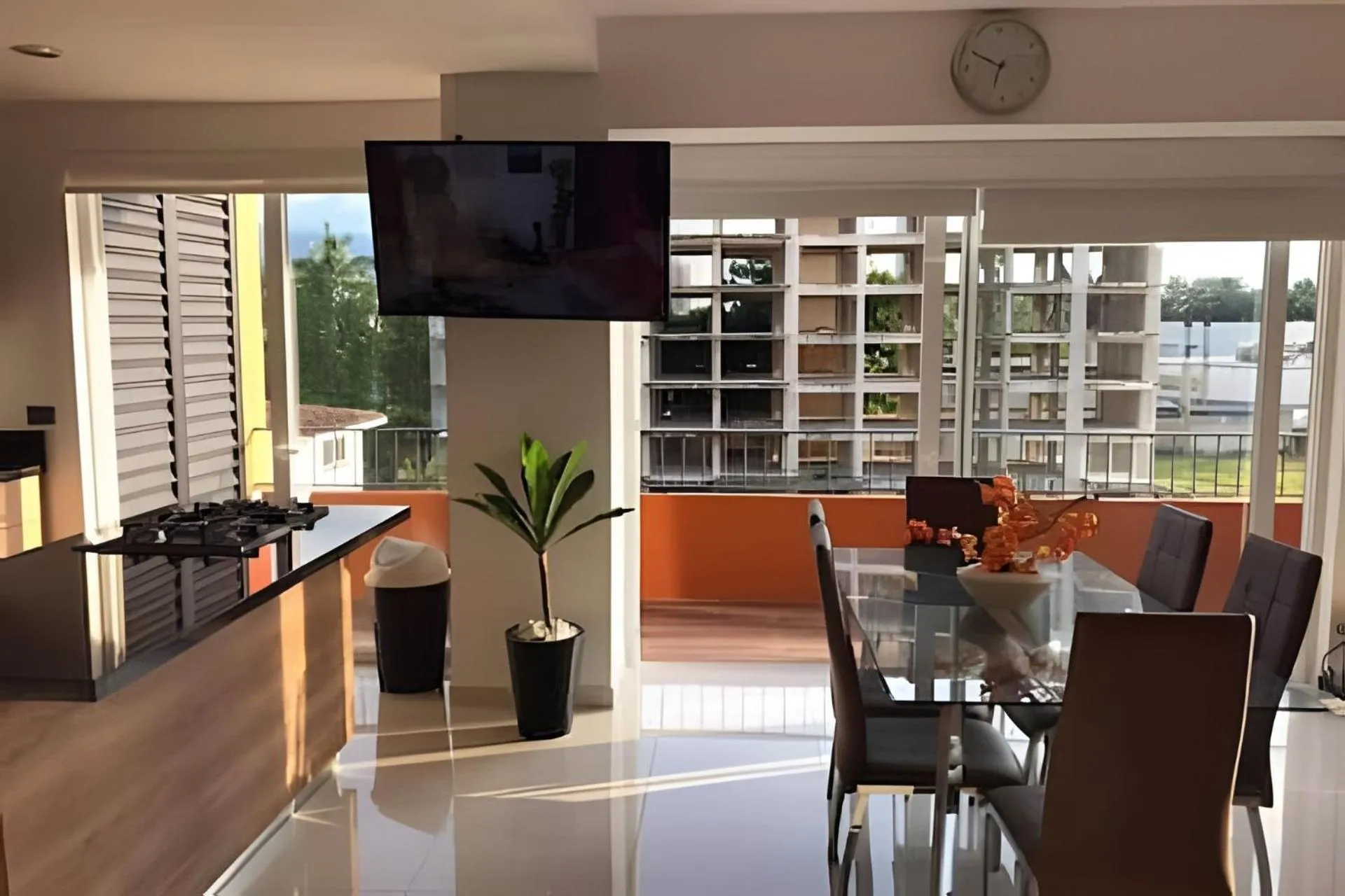 Dining area in Monyxbnb at Zoho Skies