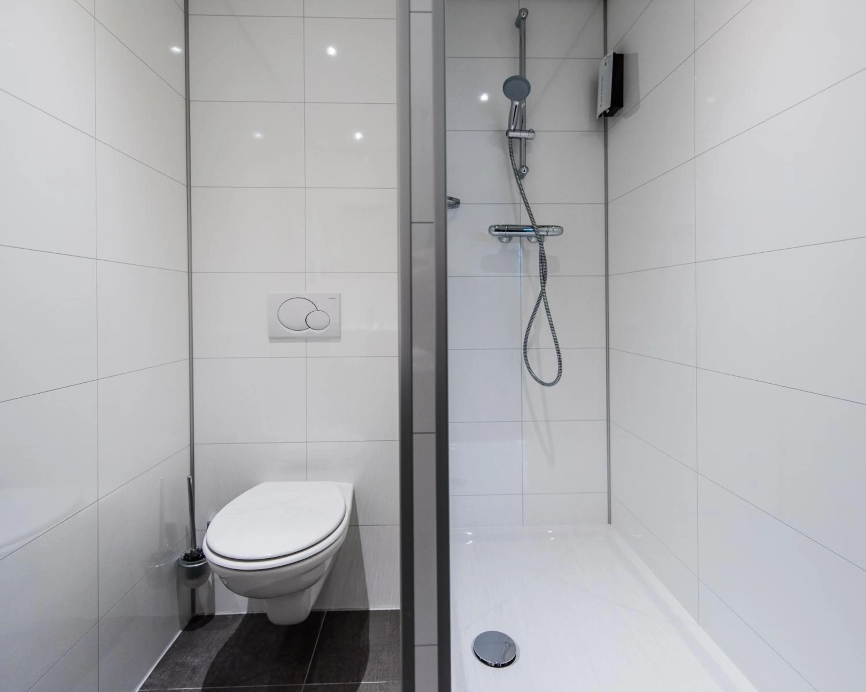 Toilet in Tulip Inn Leiden Centre