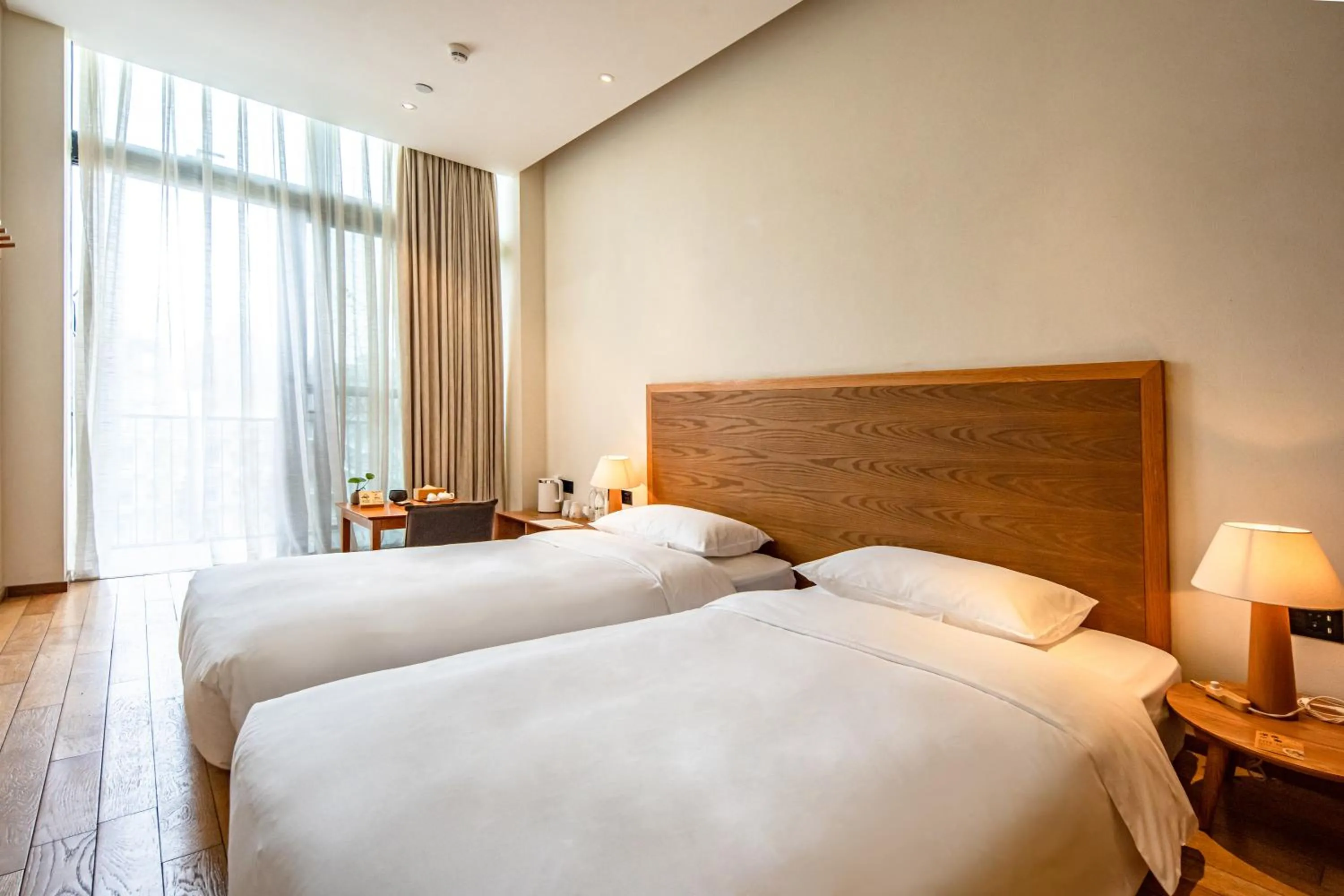 Bed in Taihua Wutong Hotel