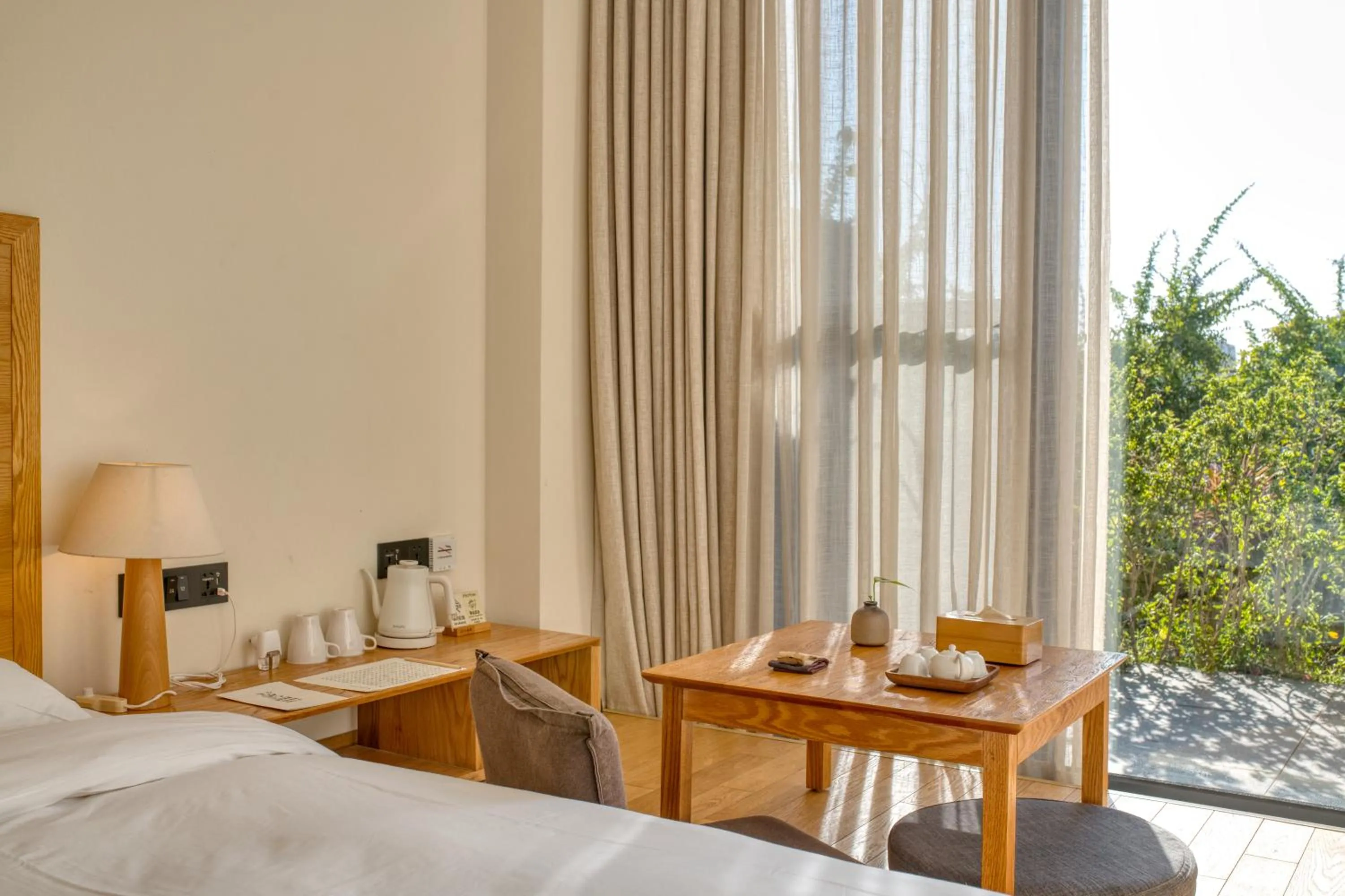 View (from property/room), Bed in Taihua Wutong Hotel