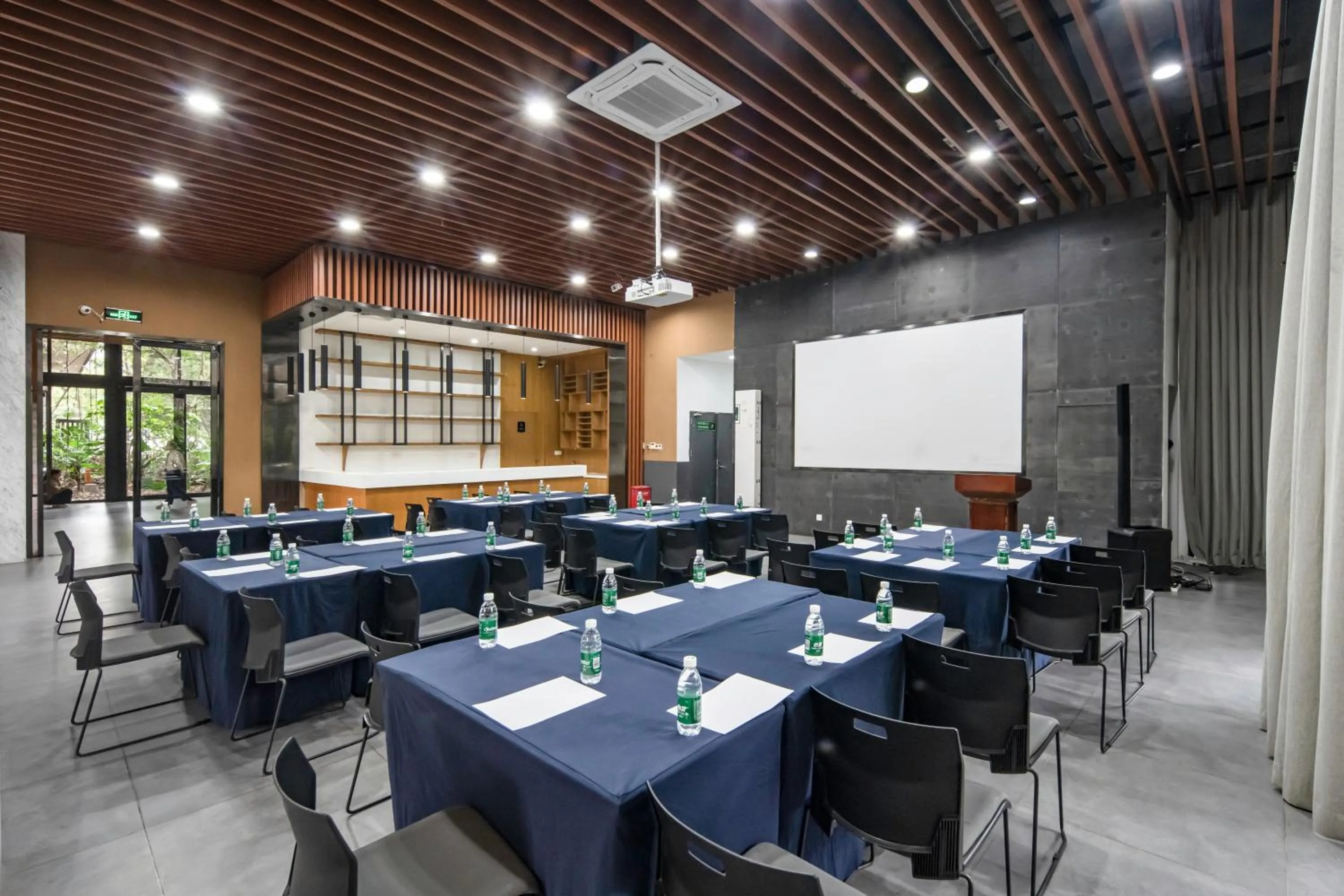 Meeting/conference room in Taihua Wutong Hotel