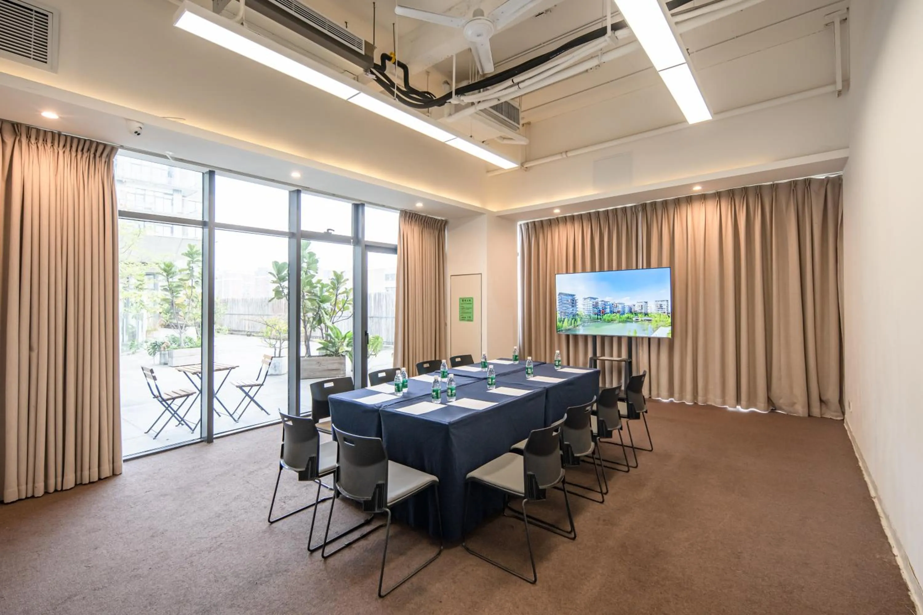 Meeting/conference room in Taihua Wutong Hotel