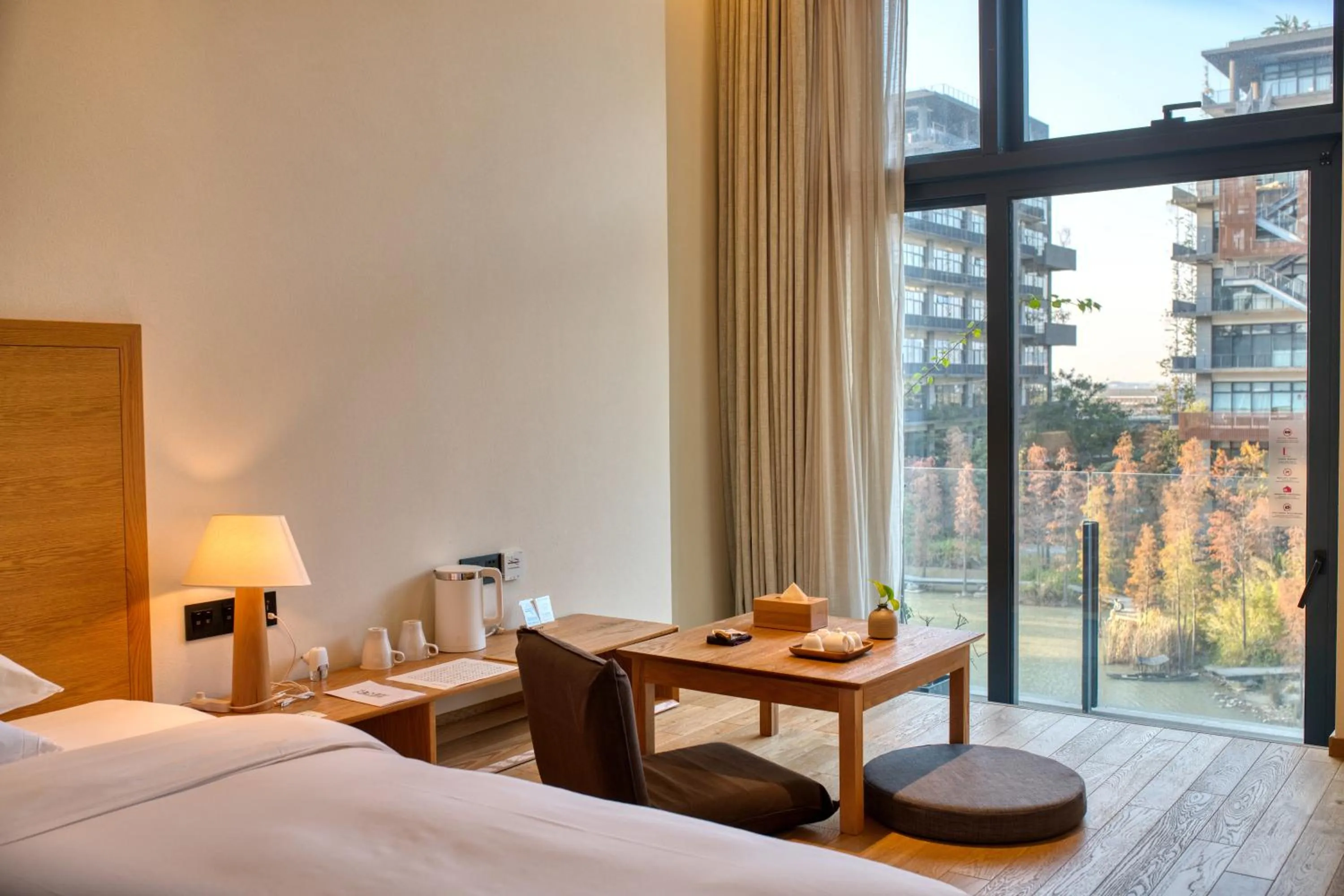 Bed in Taihua Wutong Hotel