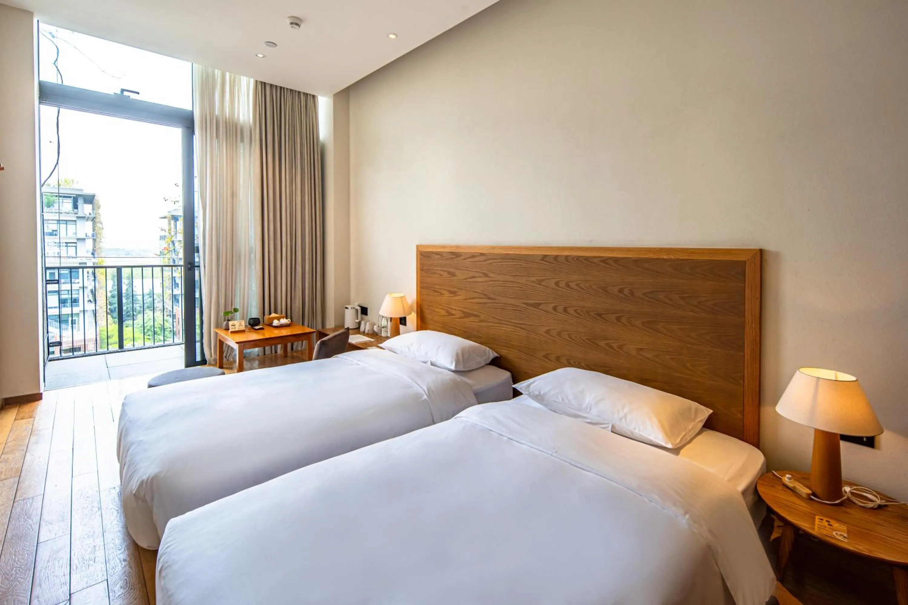Bed in Taihua Wutong Hotel