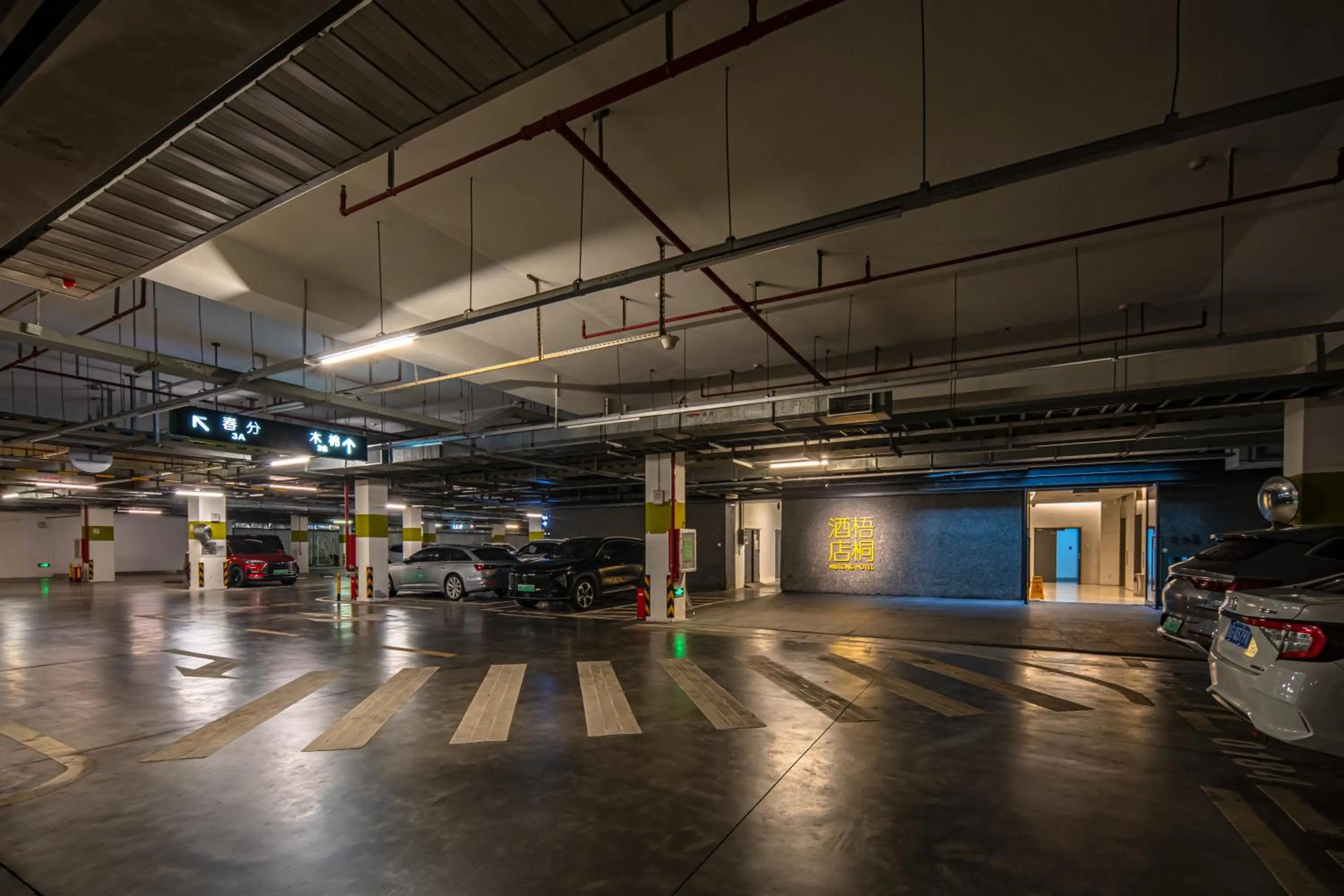 Parking in Taihua Wutong Hotel