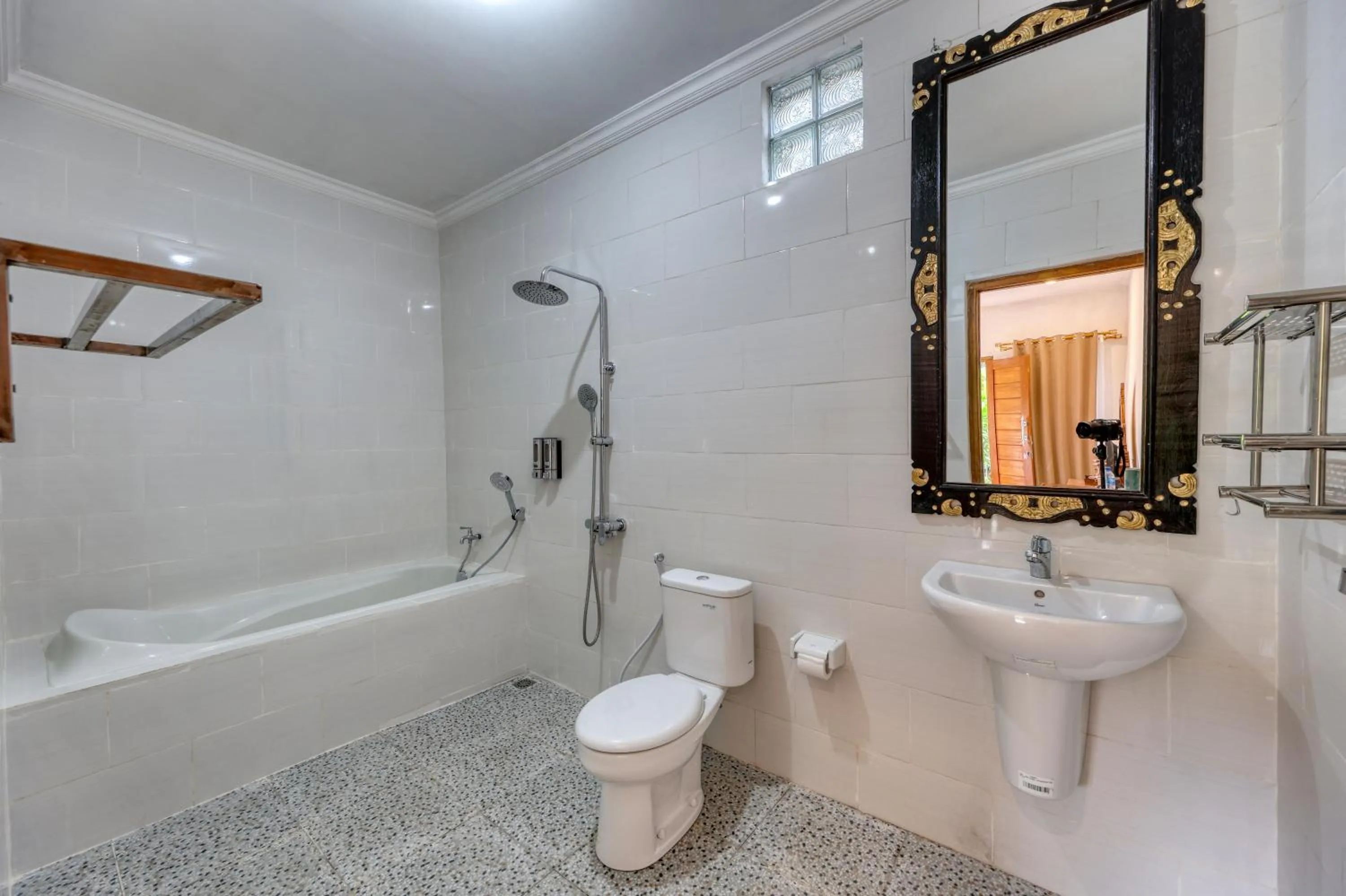 Shower in Gati Cottage