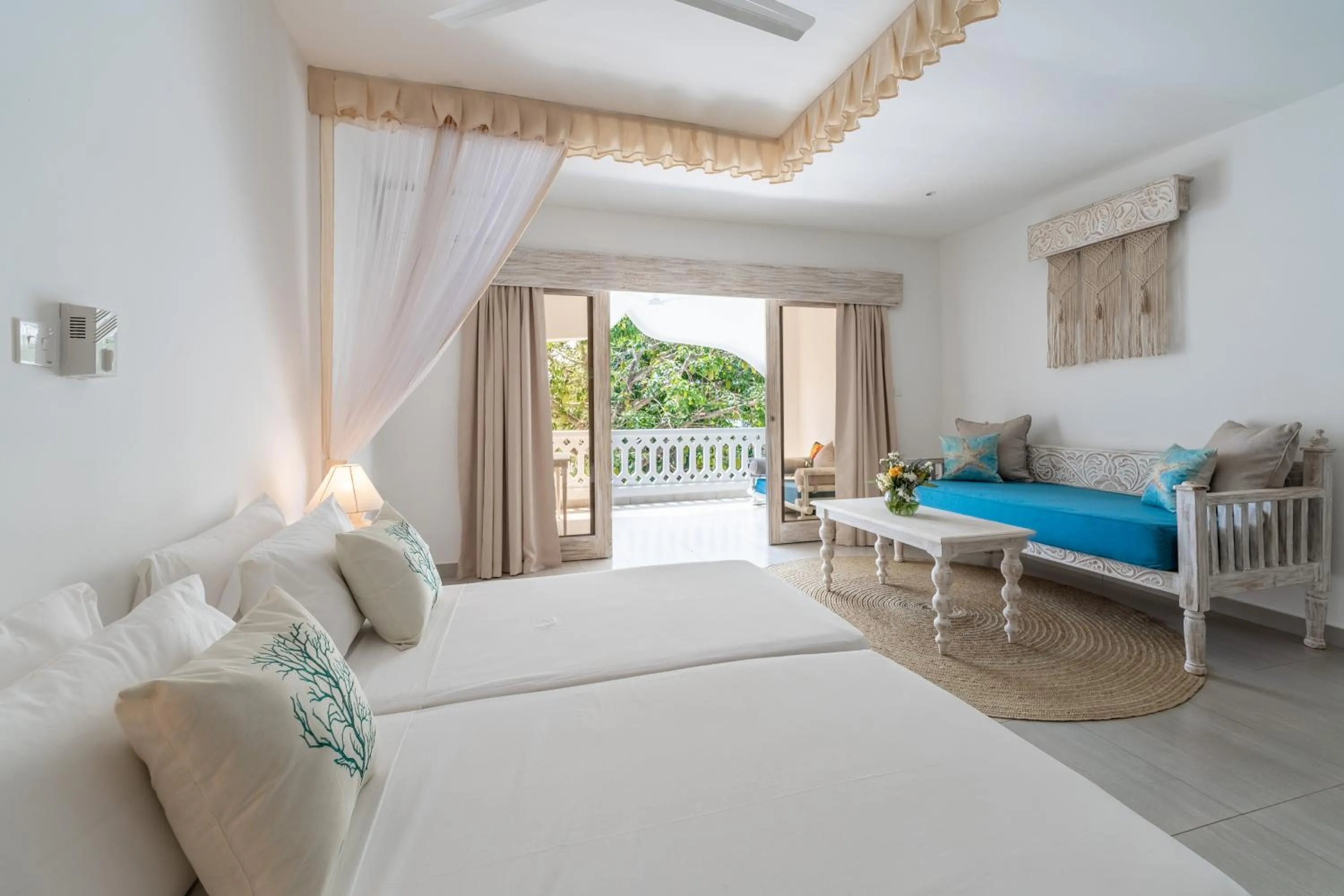 Bed in Hibiscus