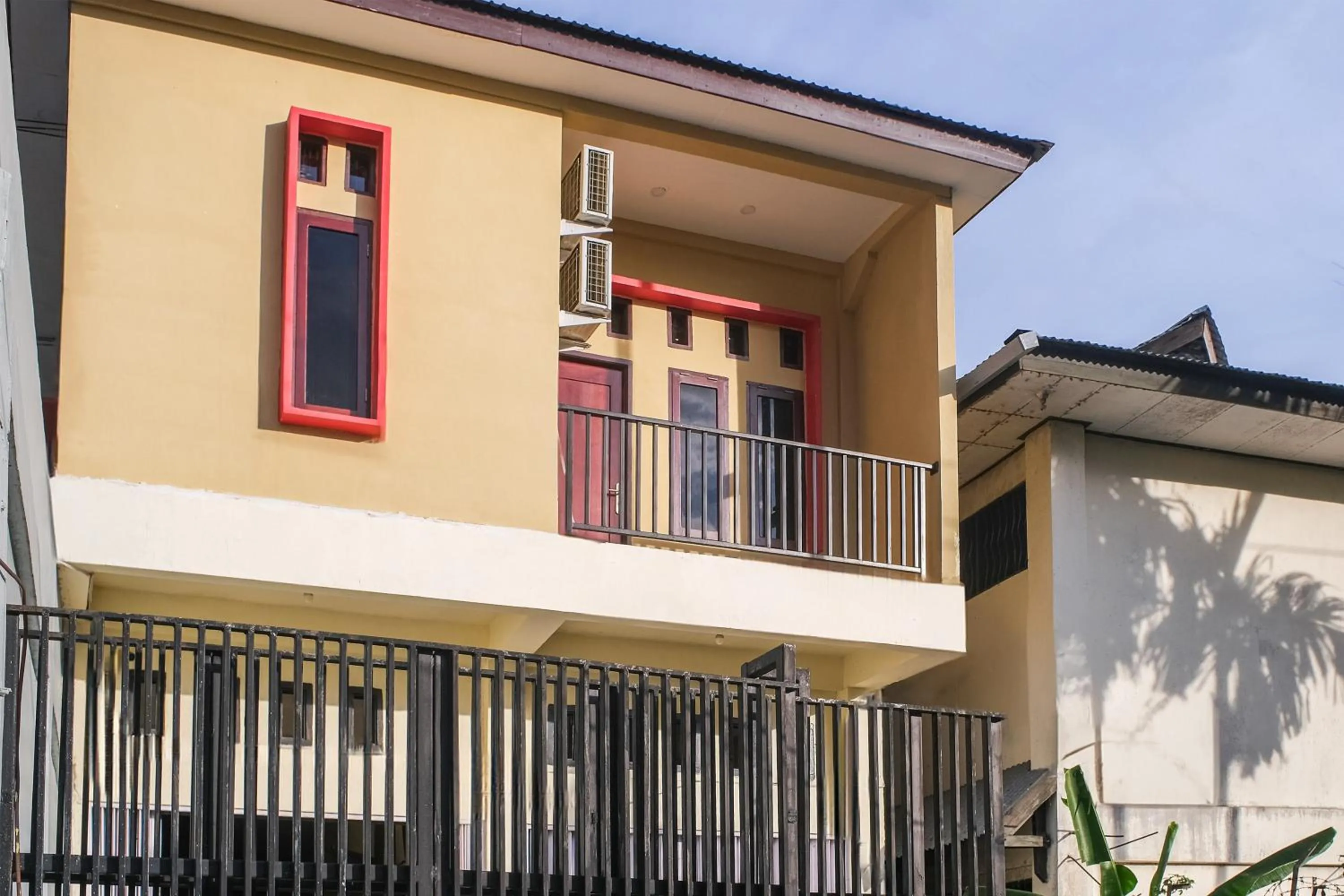 Facade/entrance in OYO 93332 Kharis Home Stay