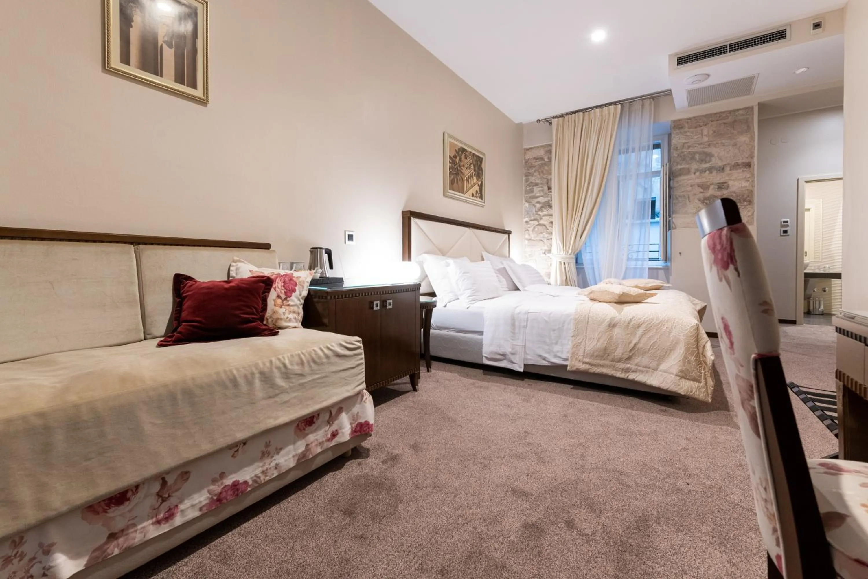 Bed in Heritage Hotel Antique Split