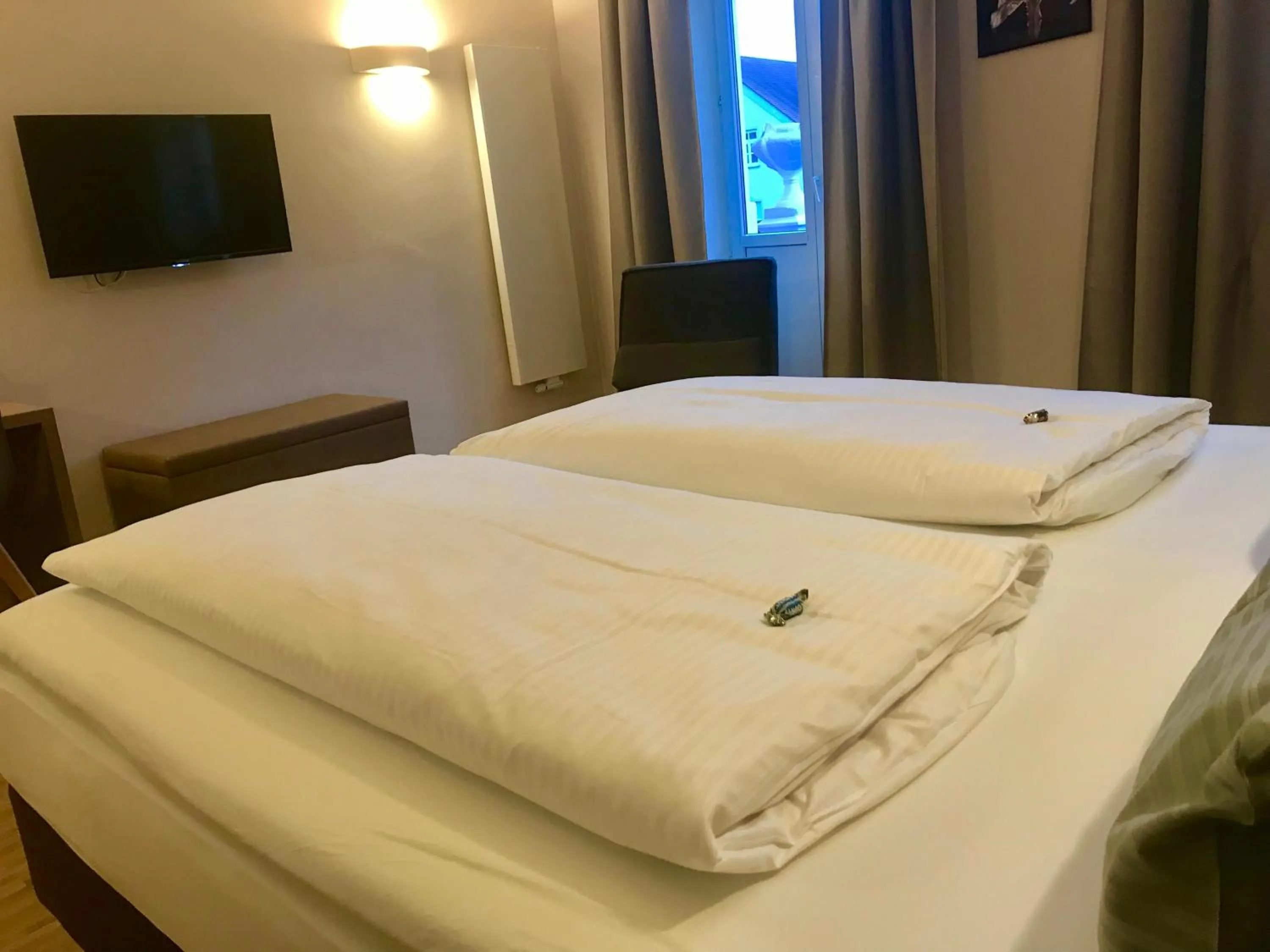 Bedroom, Bed in Gasthaus Schwan