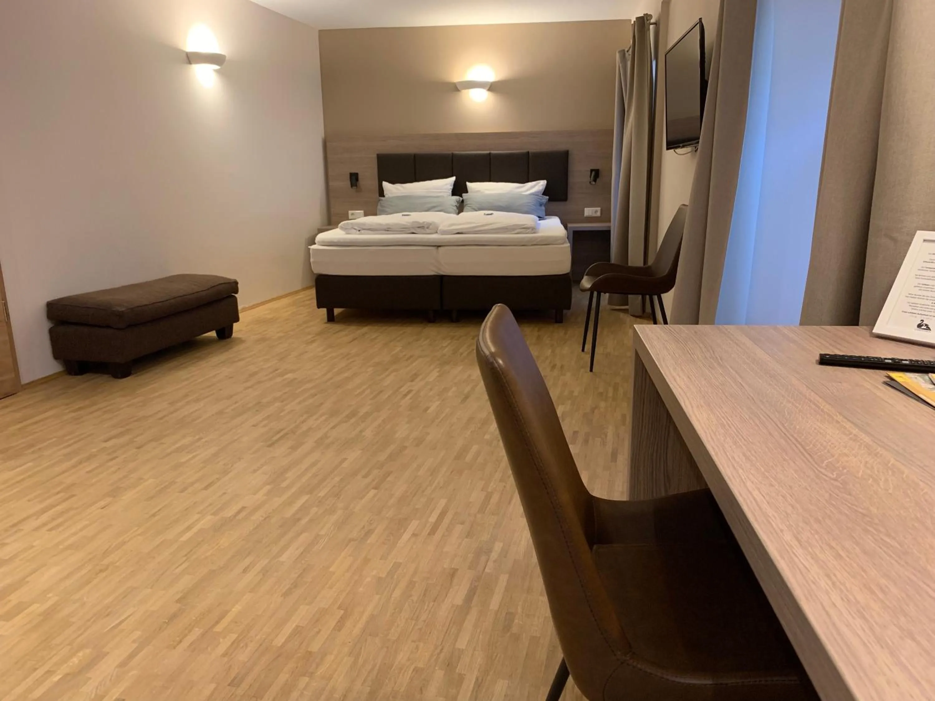 Bedroom, Bed in Gasthaus Schwan