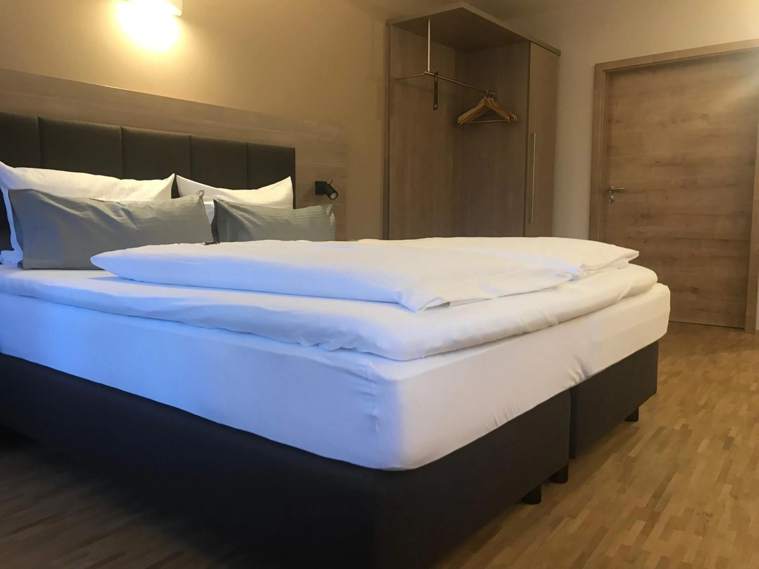 Bedroom, Bed in Gasthaus Schwan