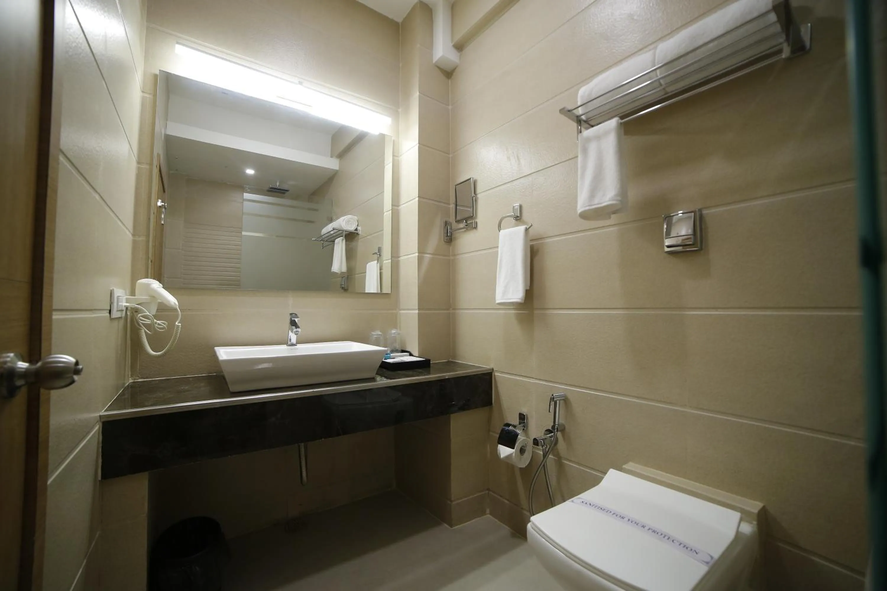 Bathroom in Hotel Annapurna De Royal