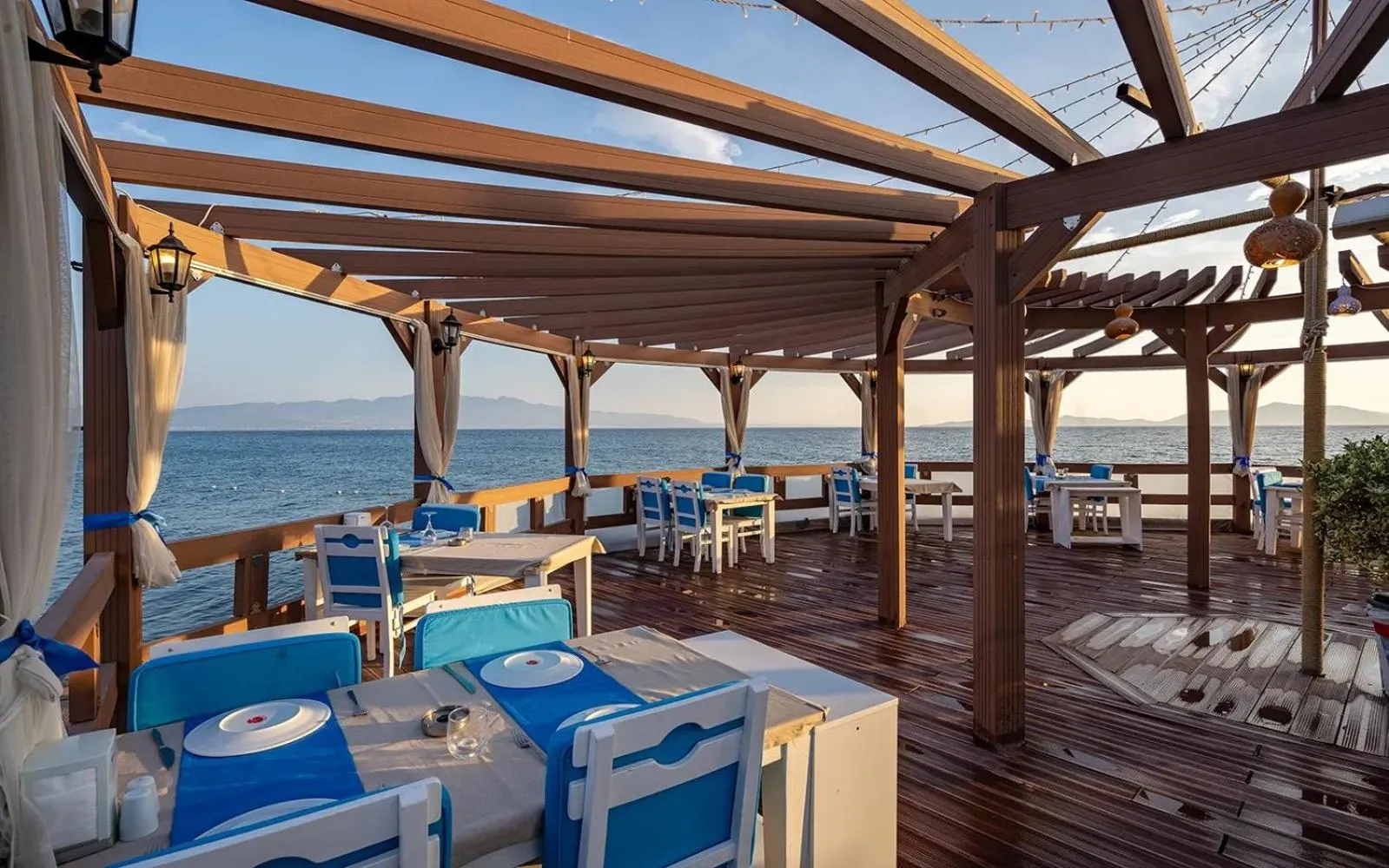 Restaurant/places to eat in Golden Beach Resort & Spa