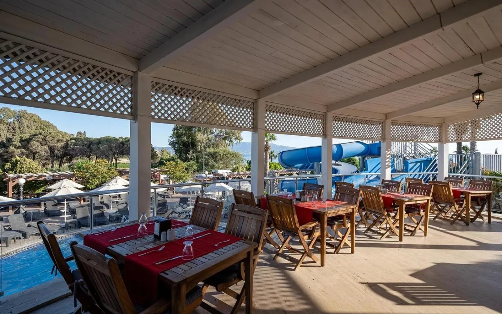 Restaurant/places to eat in Golden Beach Resort & Spa