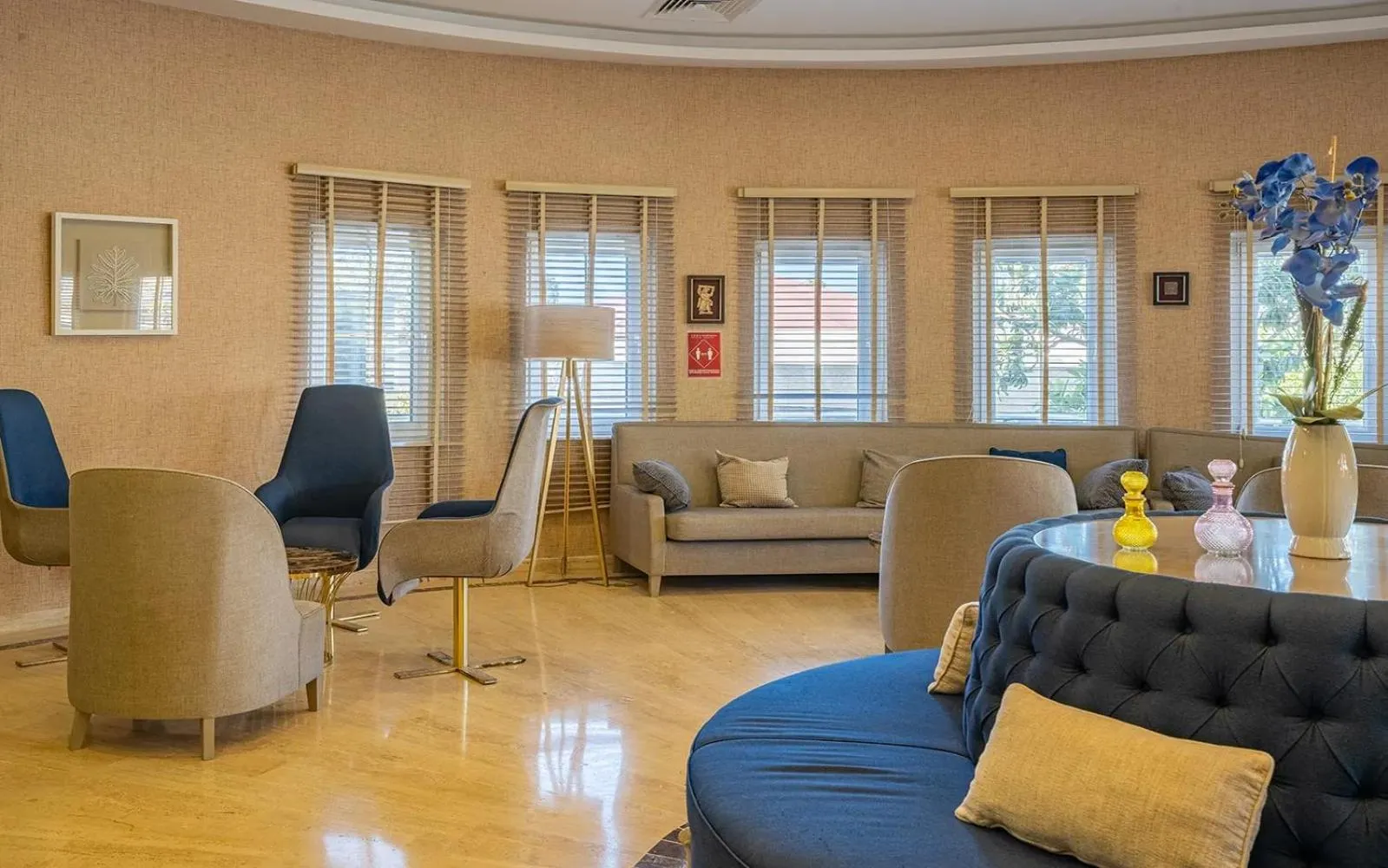 Seating area in Golden Beach Resort & Spa