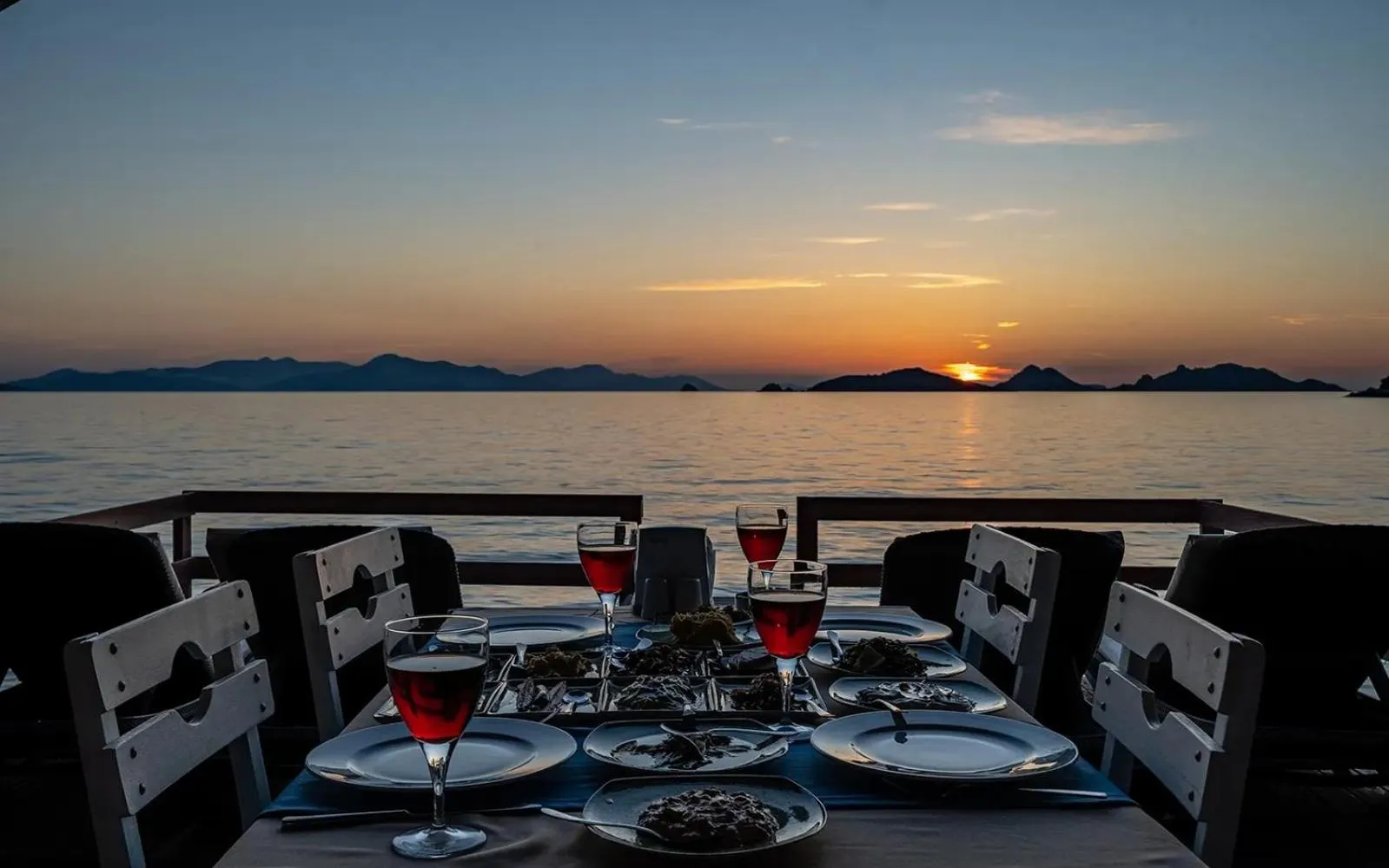 Restaurant/places to eat in Golden Beach Resort & Spa