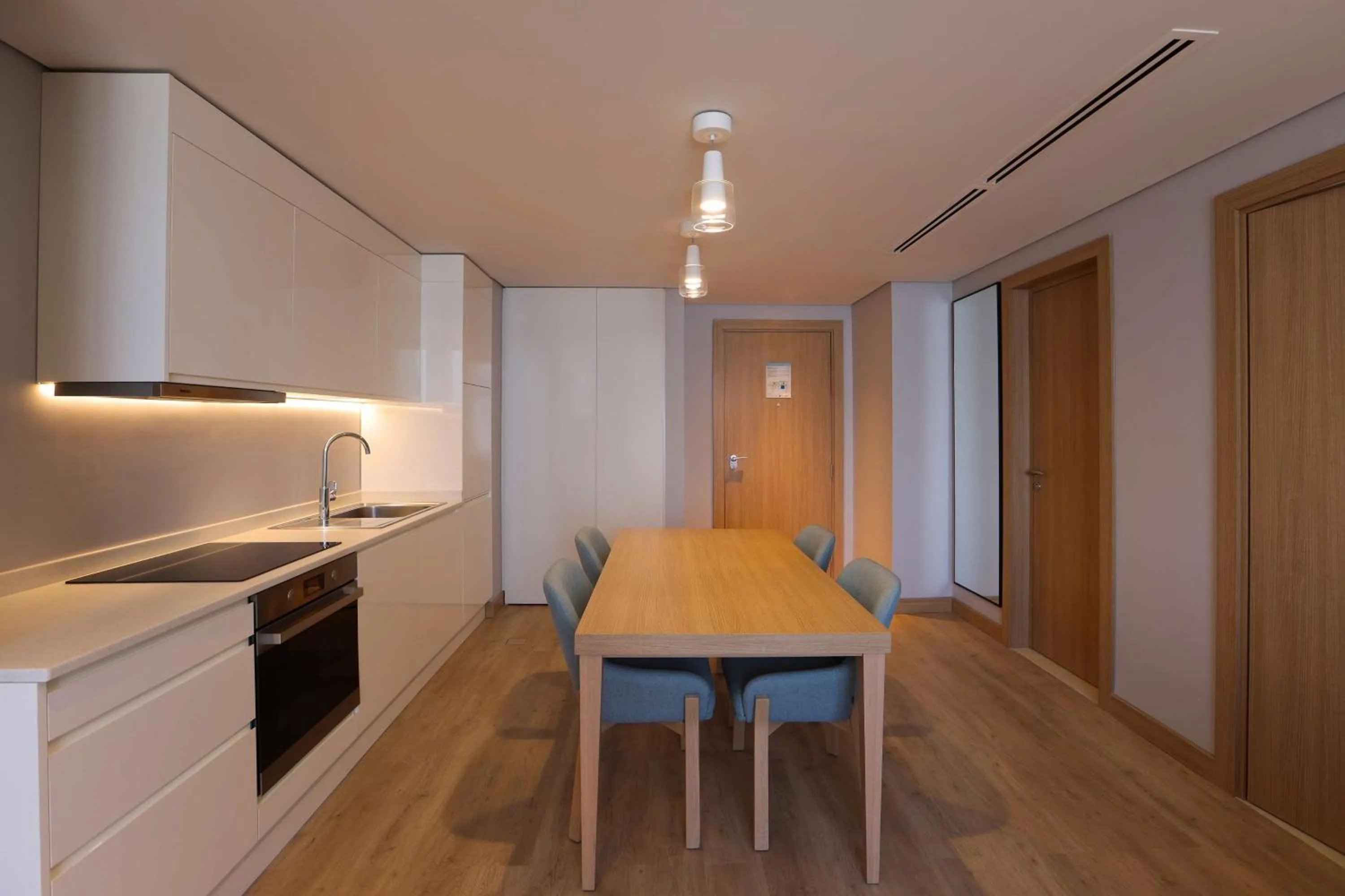 Kitchen or kitchenette in Radisson Hotel & Residence Riyadh Olaya