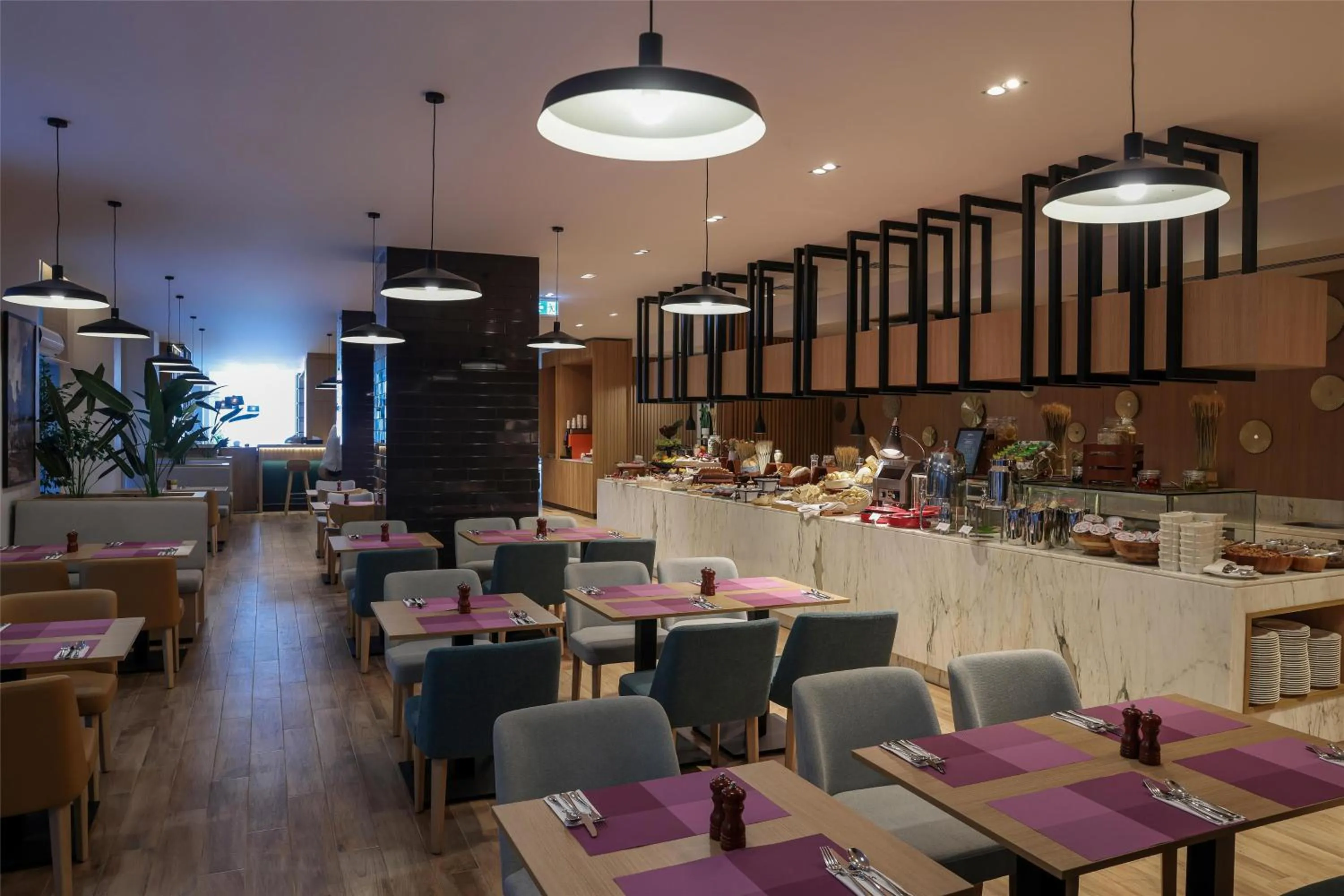 Restaurant/places to eat in Radisson Hotel & Residence Riyadh Olaya