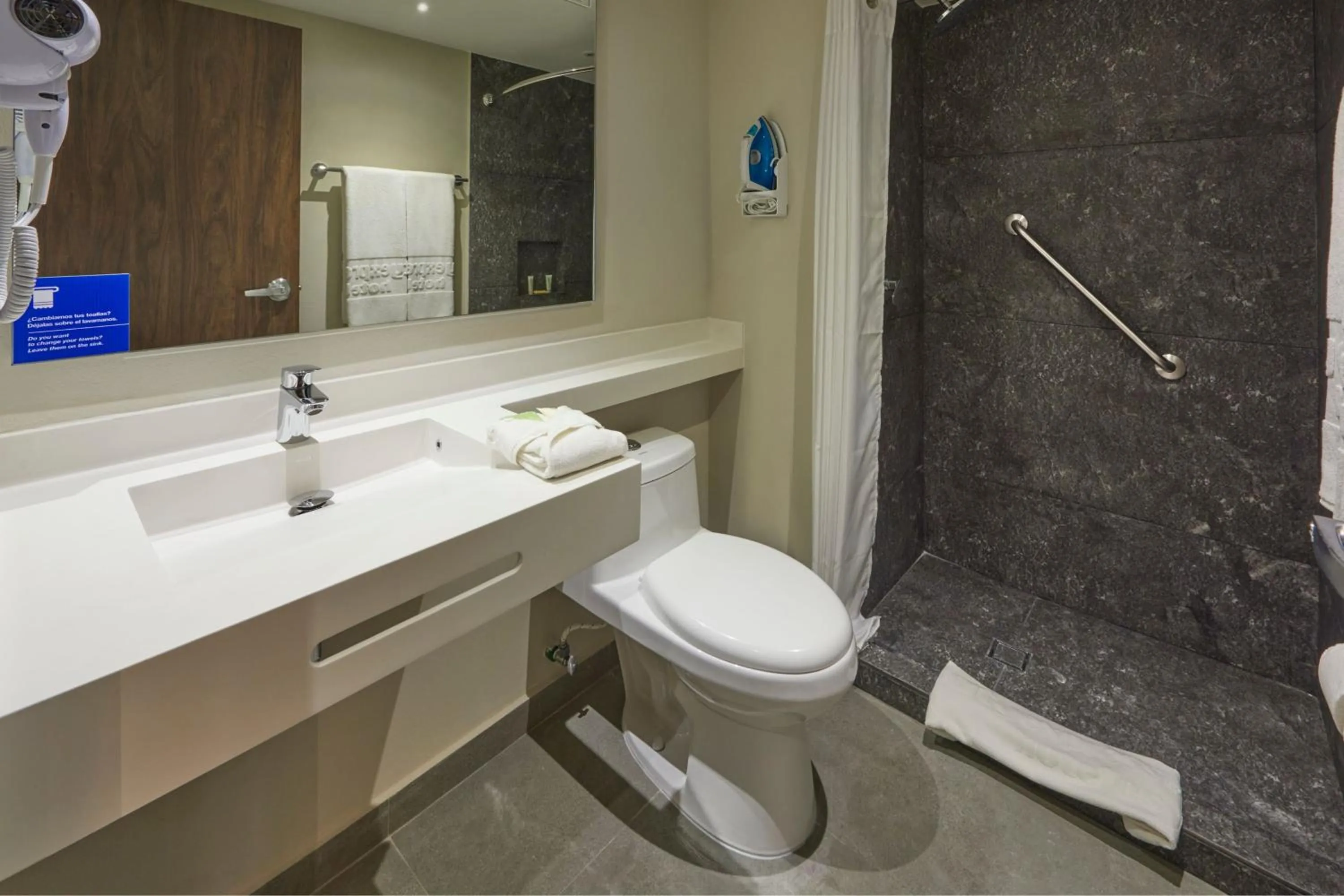 Photo of the whole room in City Express by Marriott Cancun Aeropuerto