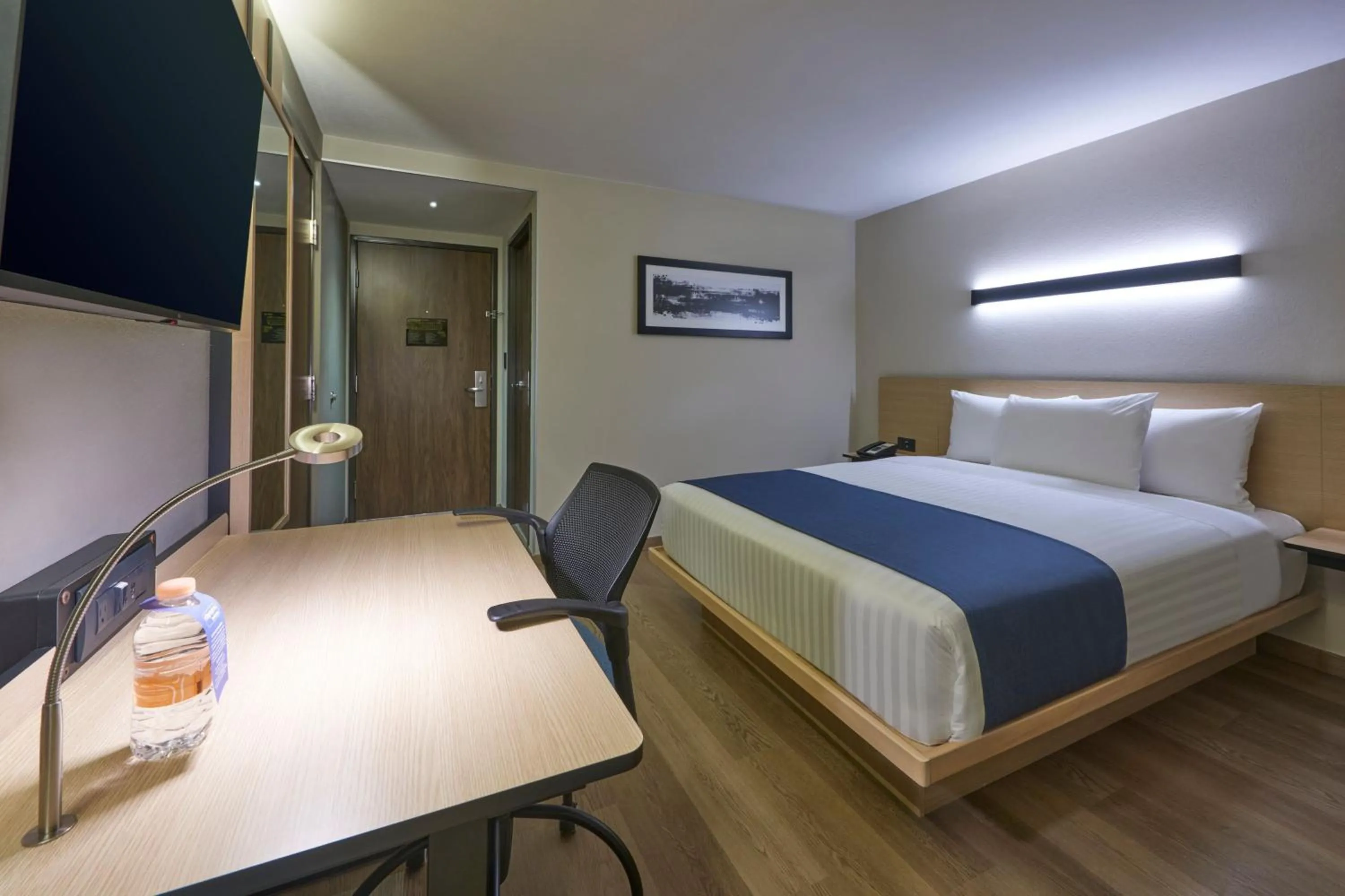 Photo of the whole room, Bed in City Express by Marriott Cancun Aeropuerto