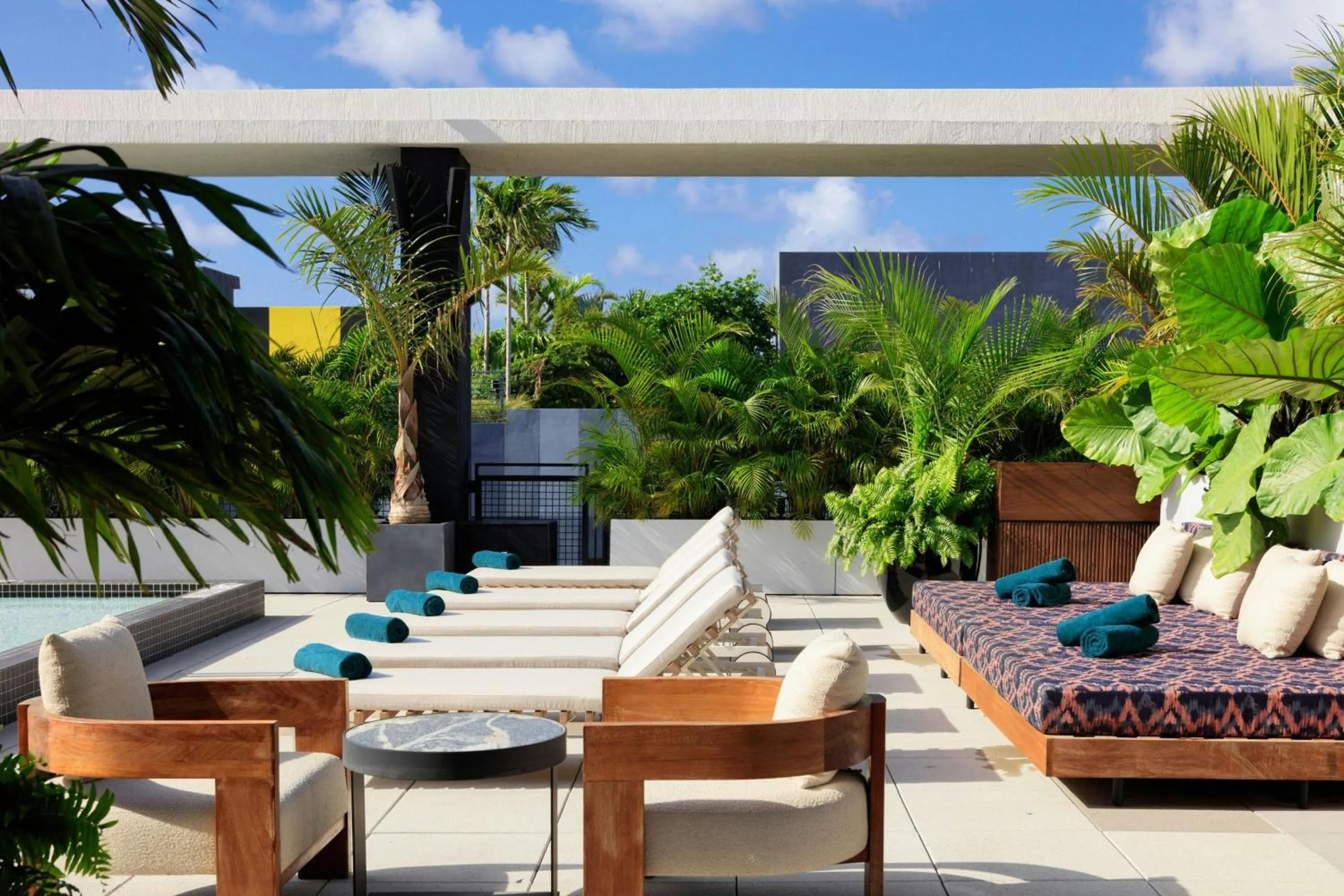 Swimming pool in Moxy Miami Wynwood