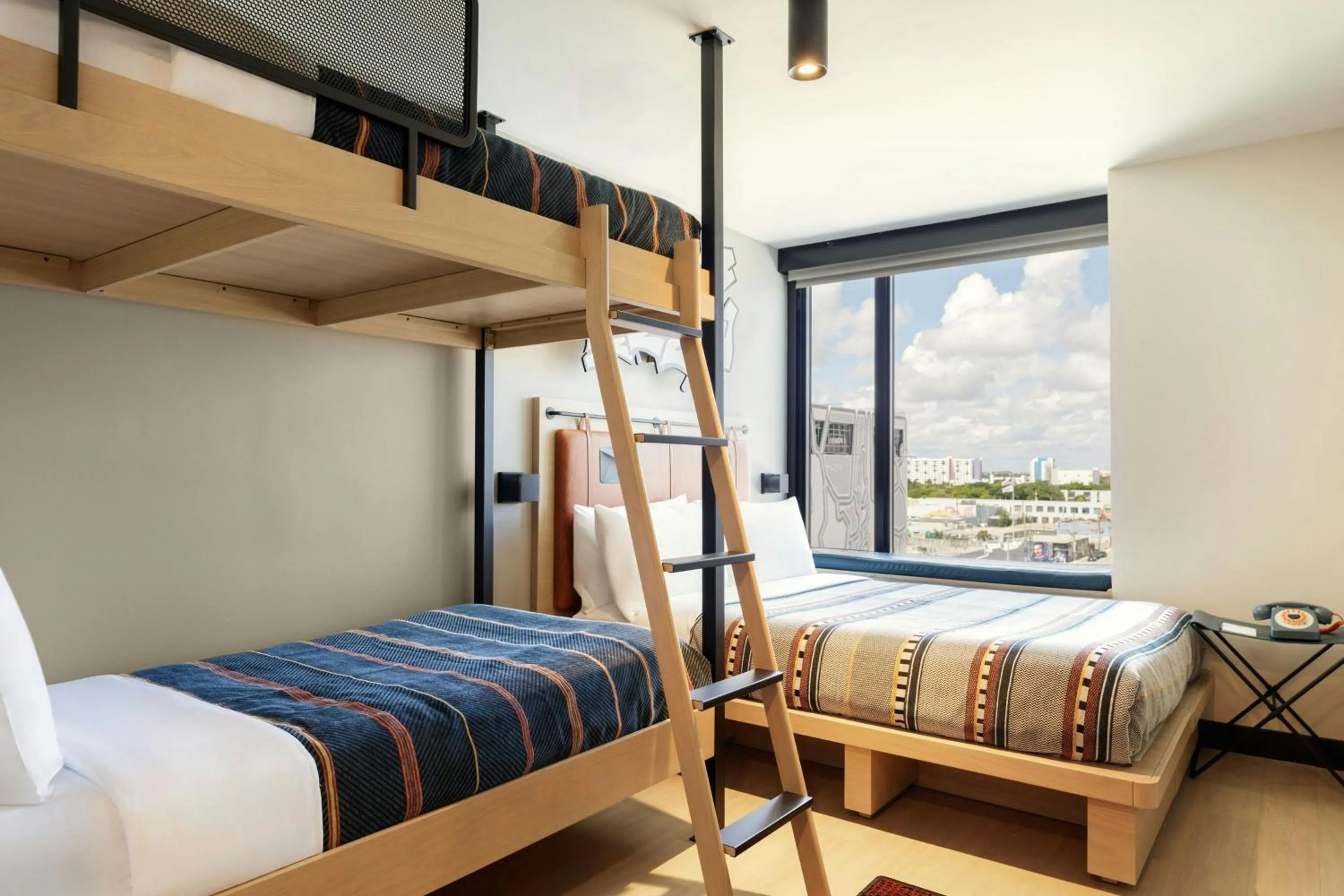 Photo of the whole room, Bed in Moxy Miami Wynwood