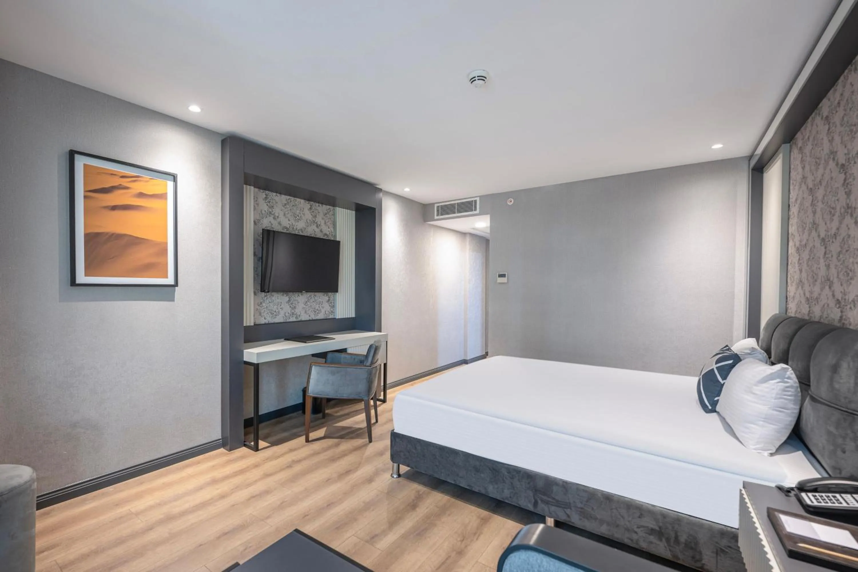 Photo of the whole room, Bed in Four Points Flex by Sheraton Antalya Lara