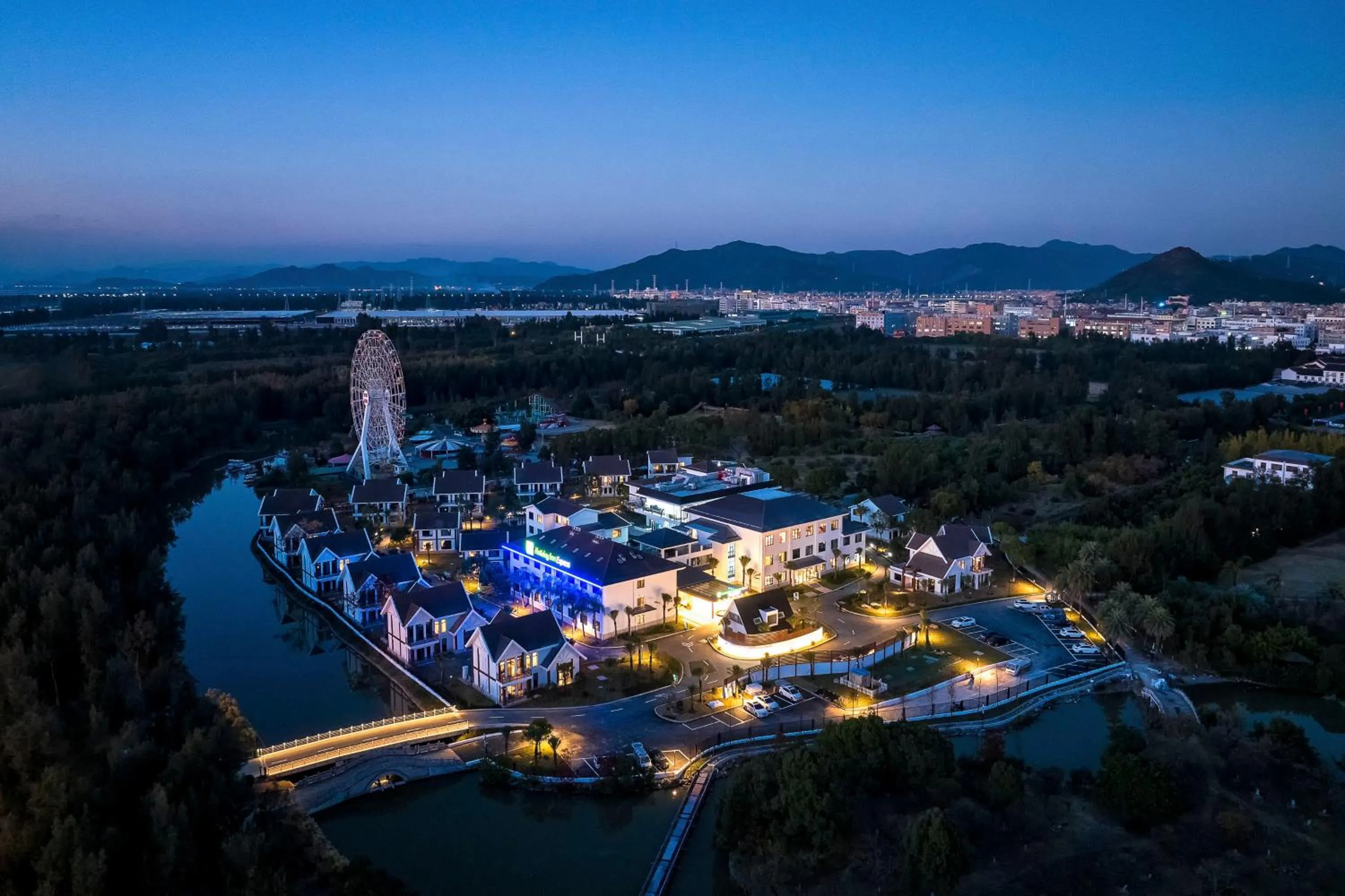 Property building in Holiday Inn Express Yuhuan Wetland Park by IHG