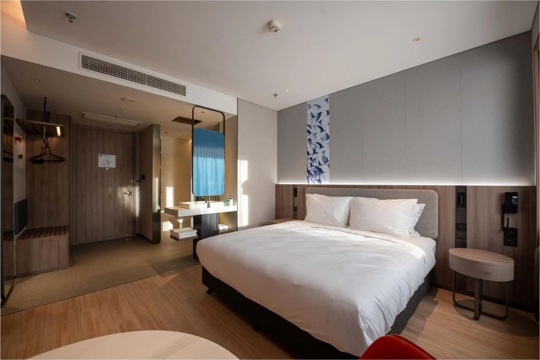 Photo of the whole room, Bed in Holiday Inn Express Yuhuan Wetland Park by IHG