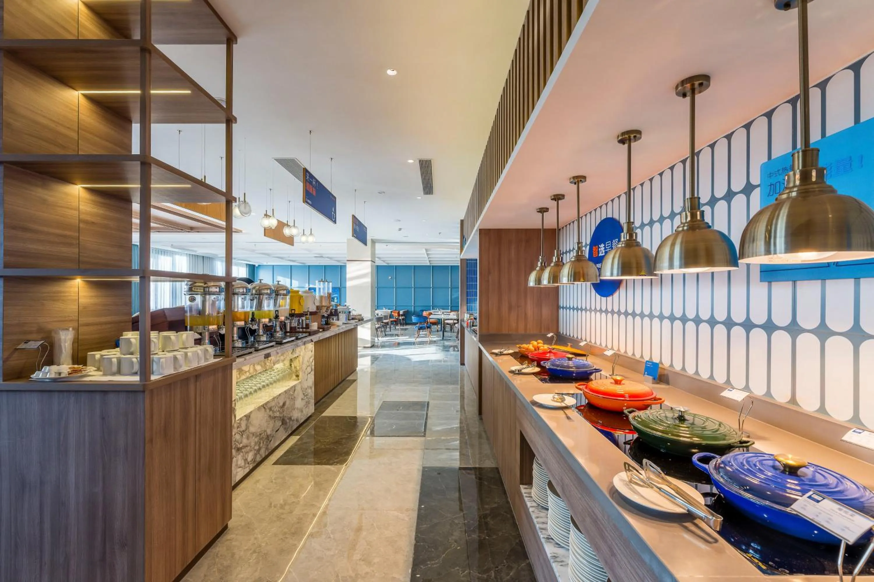 Restaurant/places to eat in Holiday Inn Express Yuhuan Wetland Park by IHG