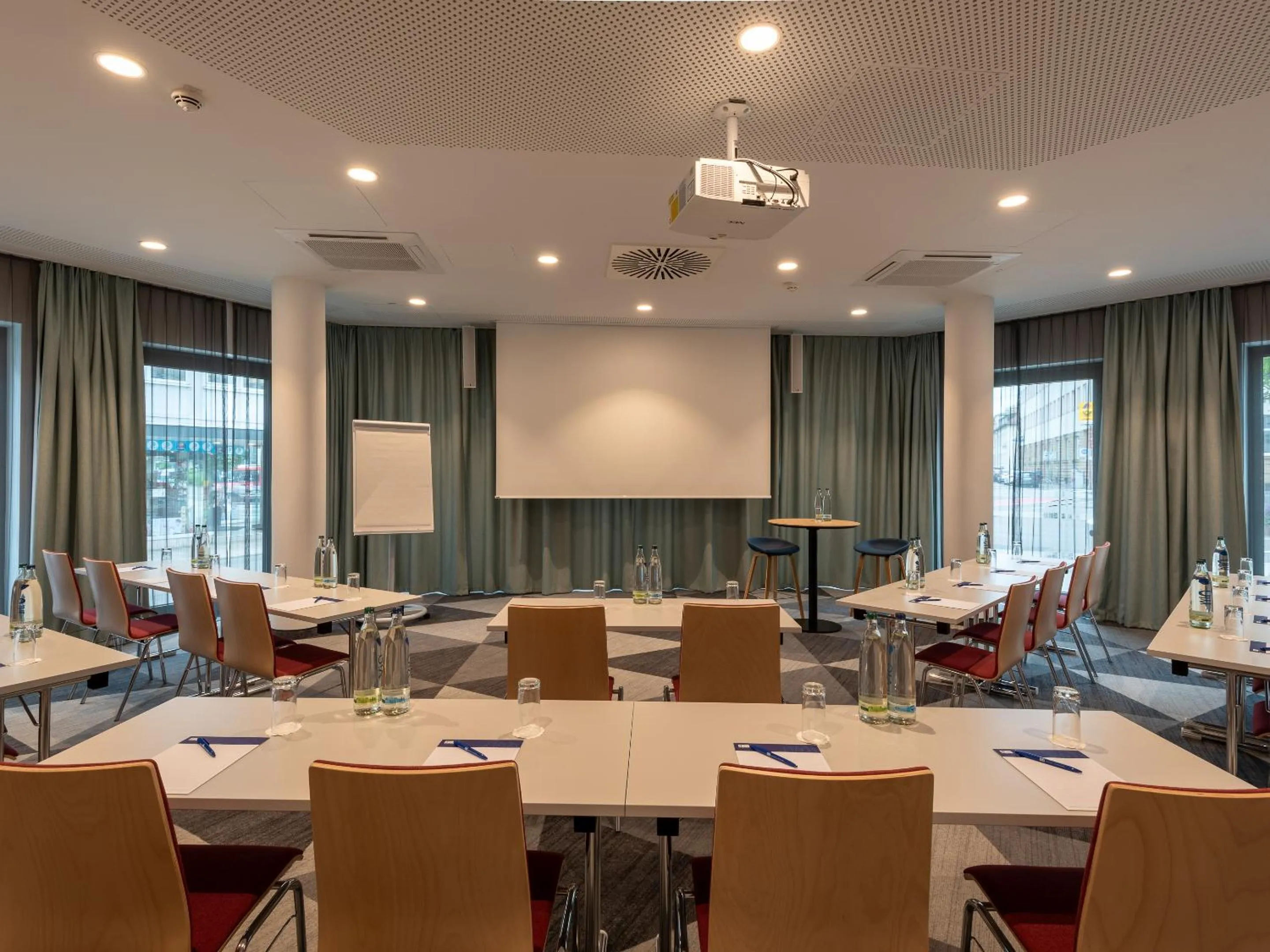 Meeting/conference room in Holiday Inn Express Heilbronn by IHG