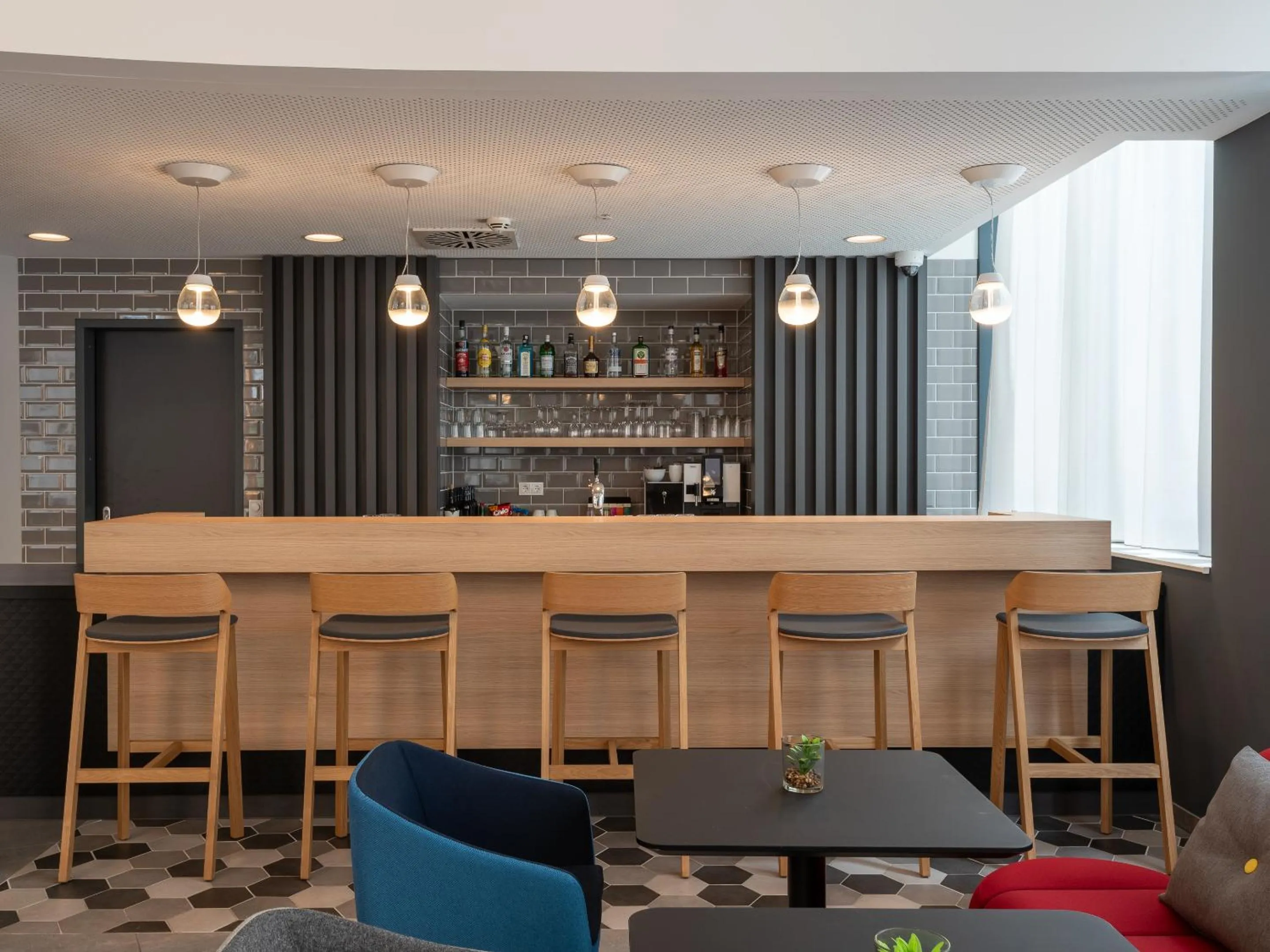 Lounge or bar in Holiday Inn Express Heilbronn by IHG