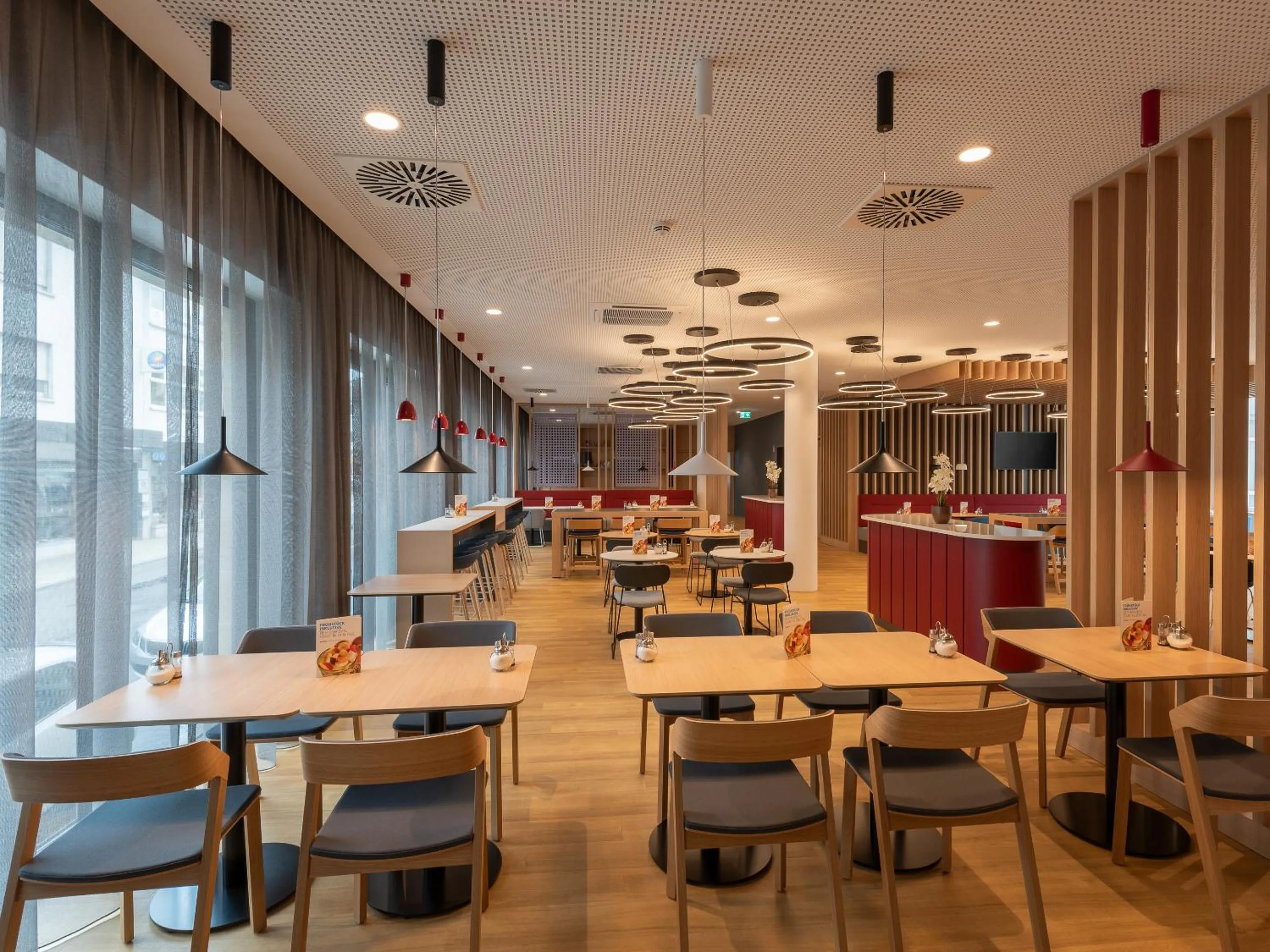 Restaurant/places to eat in Holiday Inn Express Heilbronn by IHG