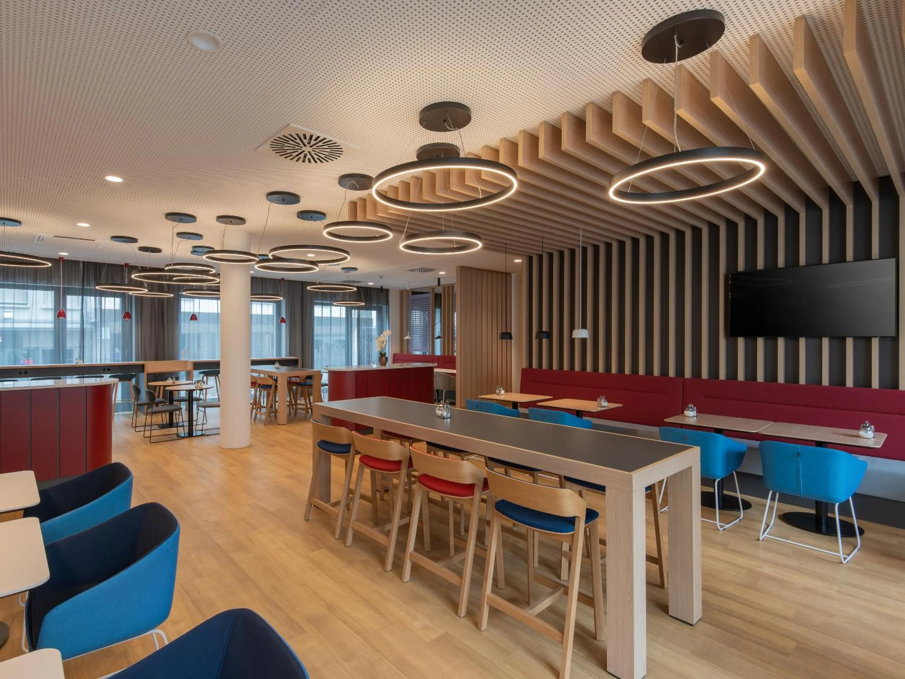 Restaurant/places to eat in Holiday Inn Express Heilbronn by IHG