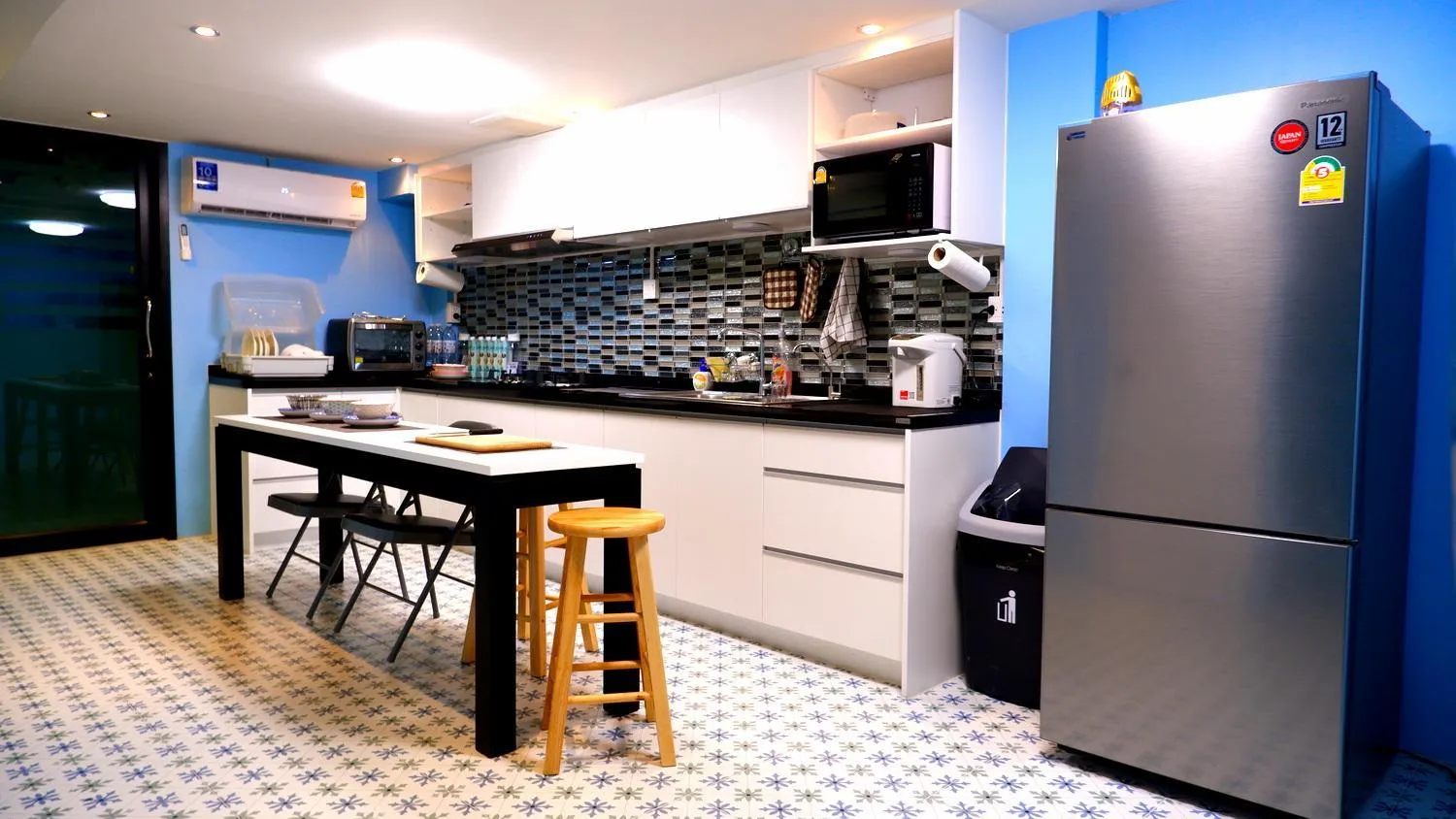 Kitchen or kitchenette in BEB Silom Condolette