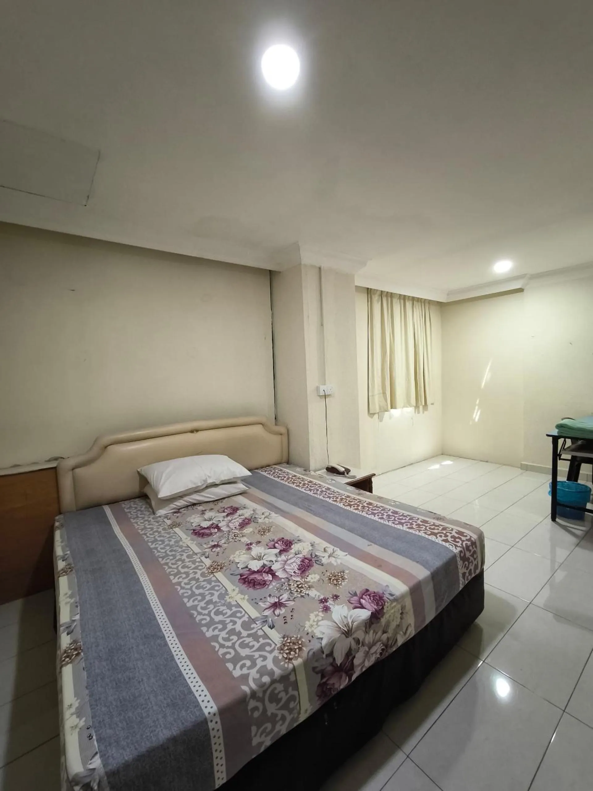 Bedroom in OYO 90895 Hotel Ikia