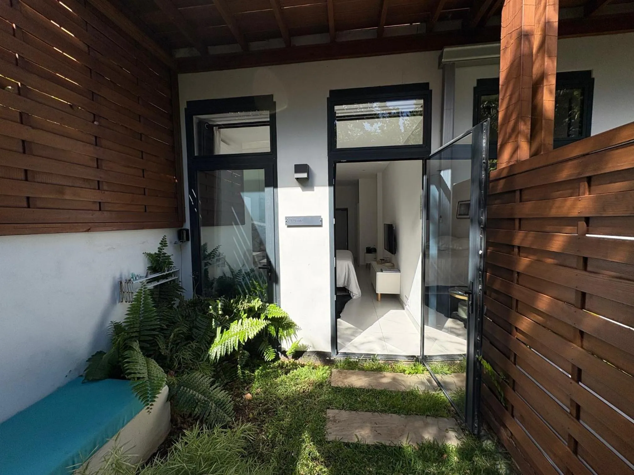 Facade/entrance in Le Moma by the ocean