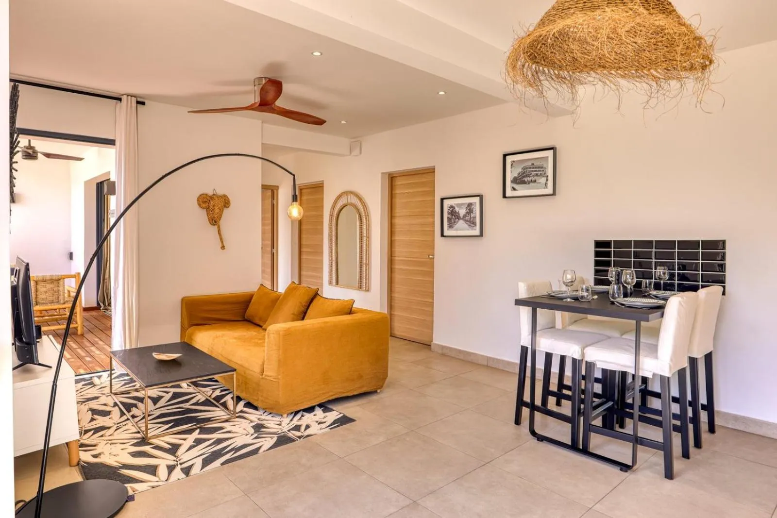 Patio in Le Moma by the ocean