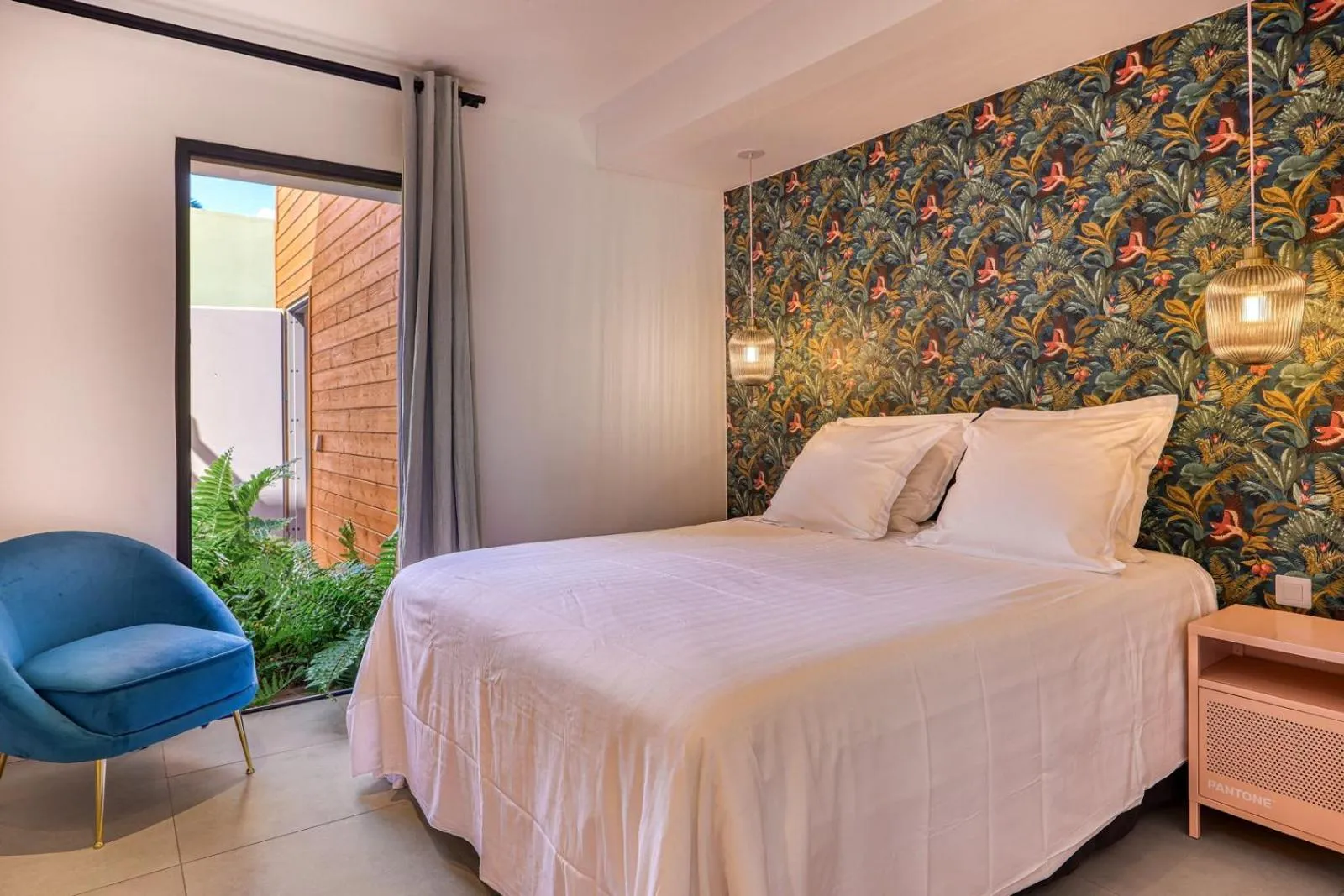 Photo of the whole room, Bed in Le Moma by the ocean