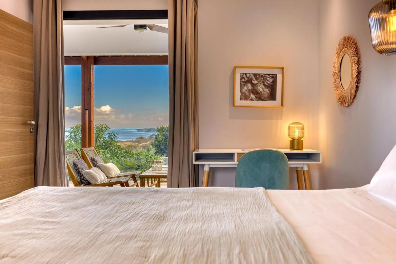 View (from property/room), Bed in Le Moma by the ocean