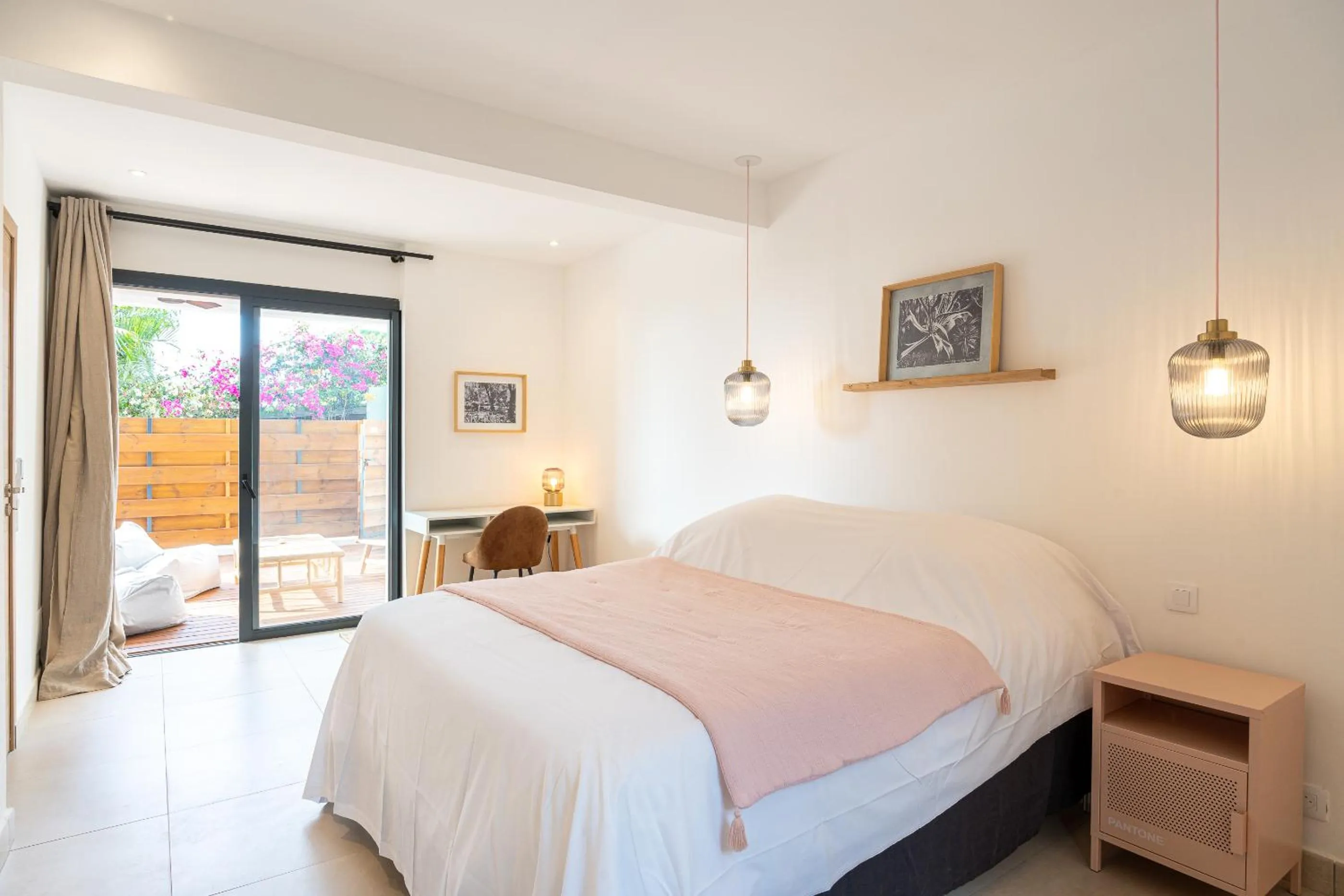 Bed in Le Moma by the ocean