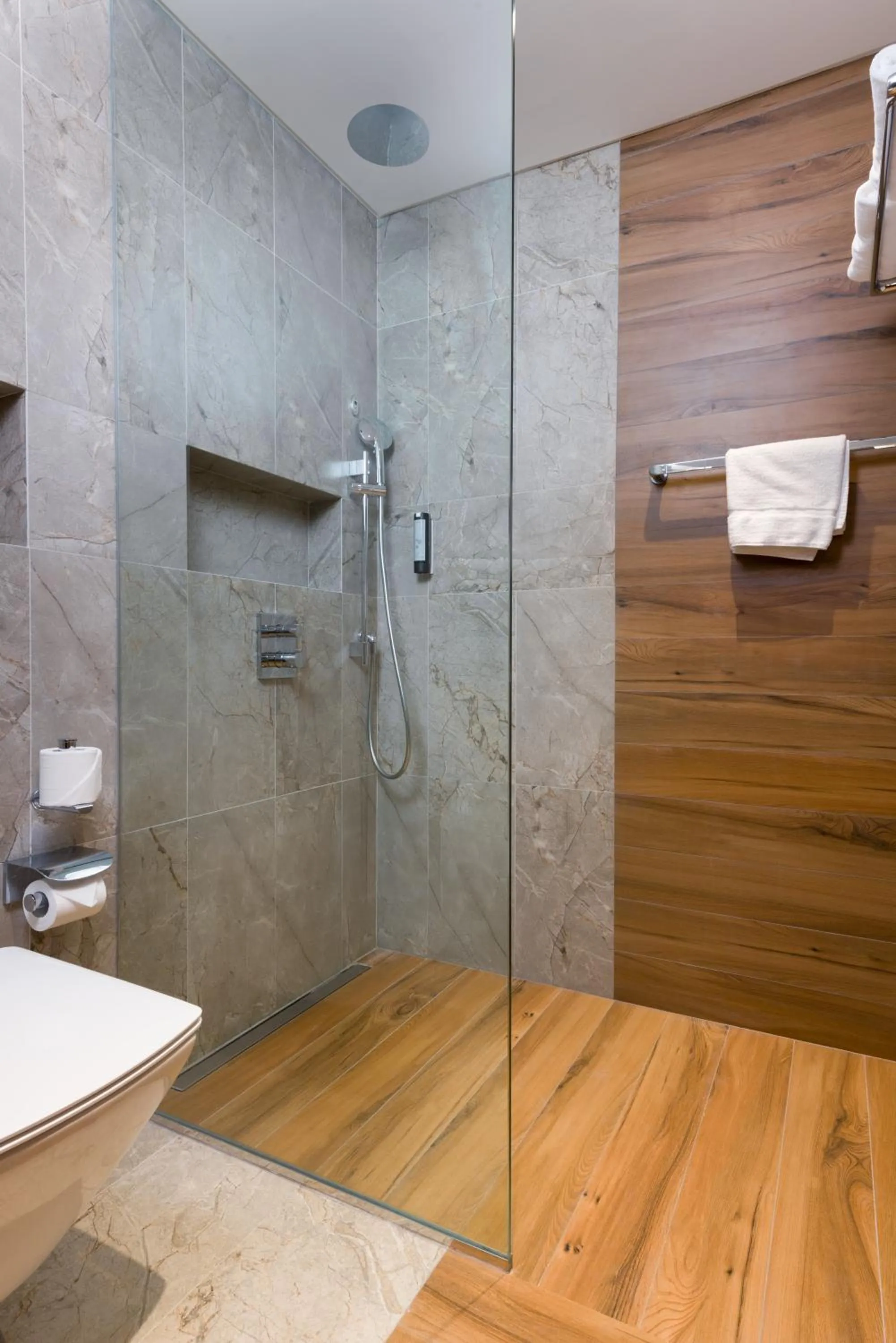Shower in IntercityHotel Bawshar Muscat