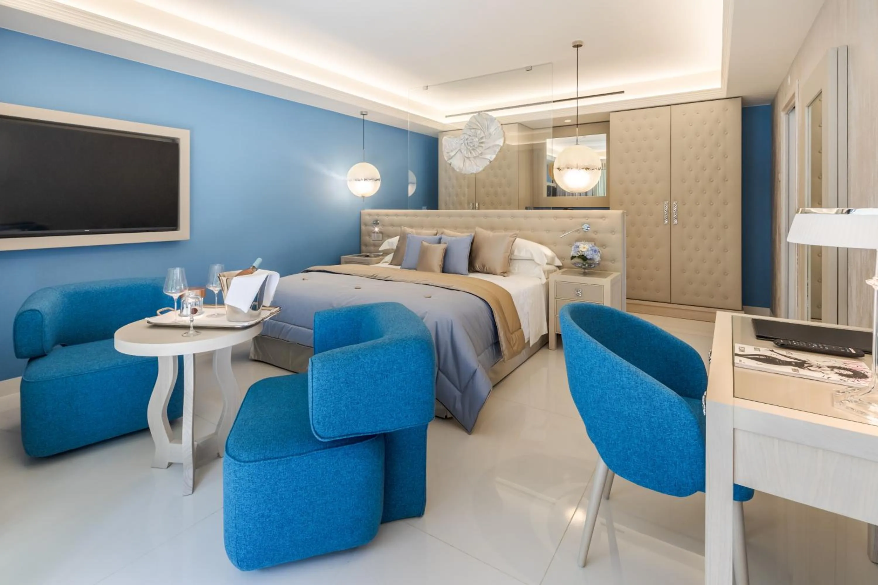 Bedroom, Bed in Cala Beach Resort