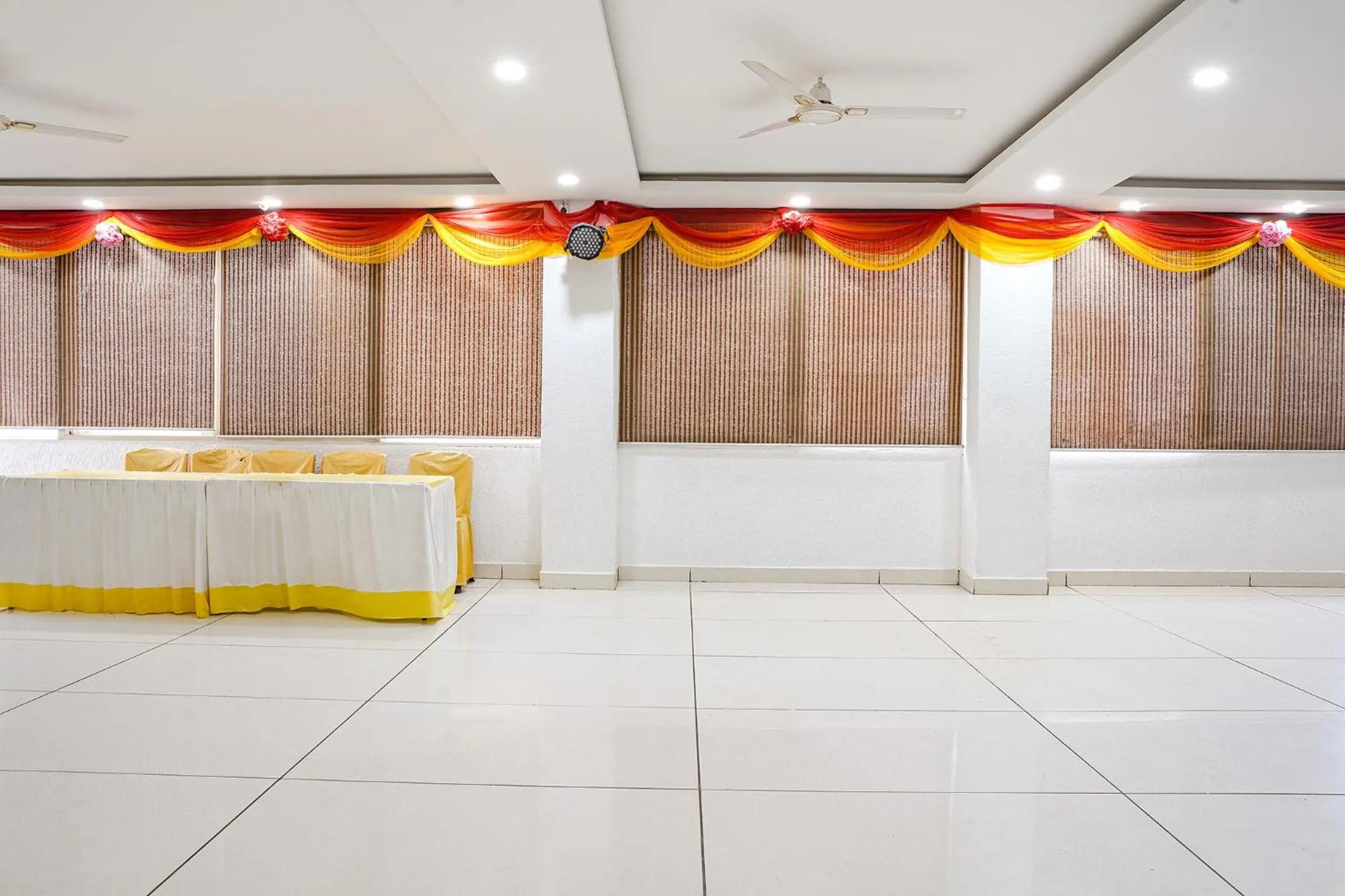 Banquet/Function facilities in FabHotel Jalsa DLX