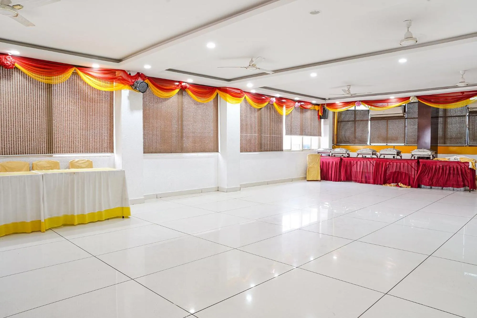 Banquet/Function facilities in FabHotel Jalsa DLX