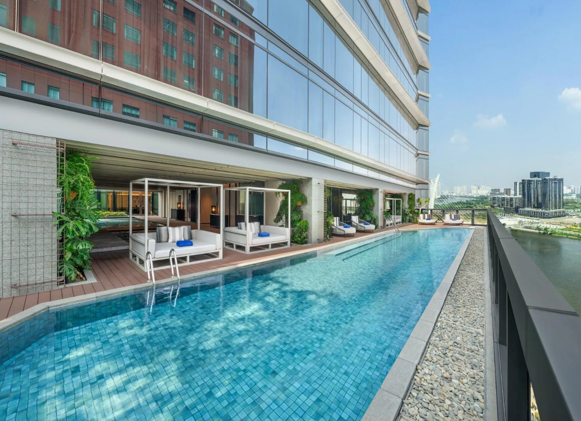 Swimming pool in Hilton Saigon