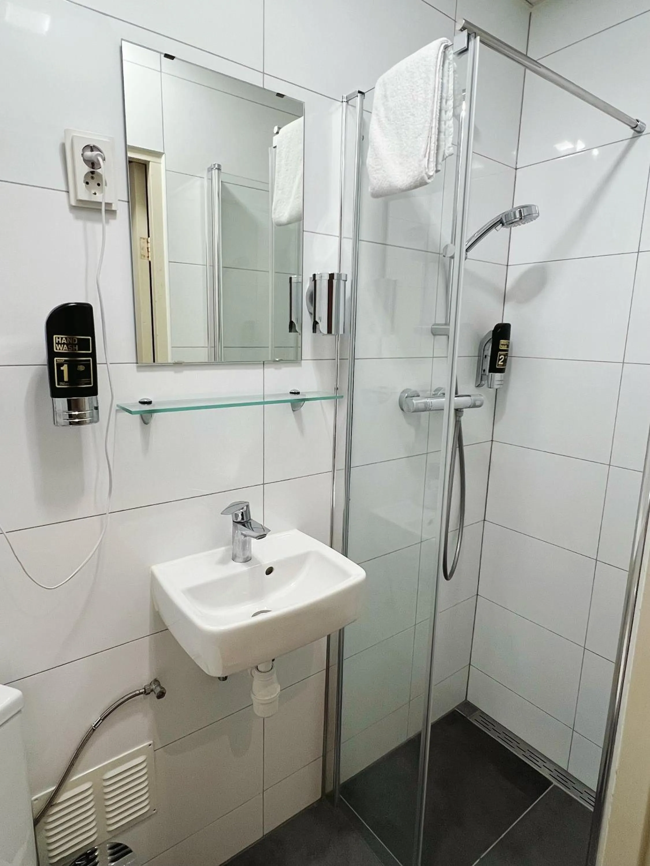 Shower in CoronaZeist-Utrecht NL