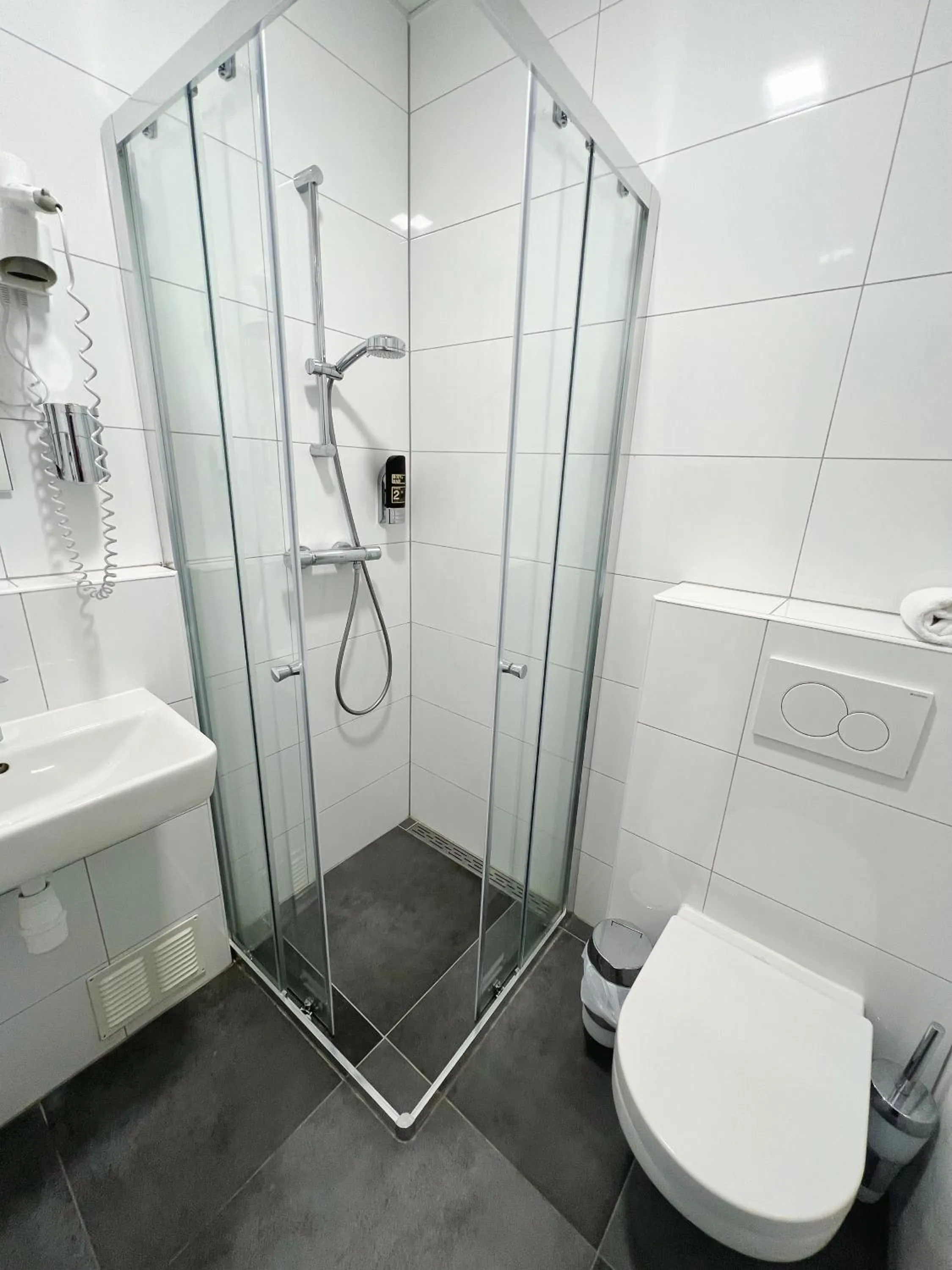 Shower in CoronaZeist-Utrecht NL