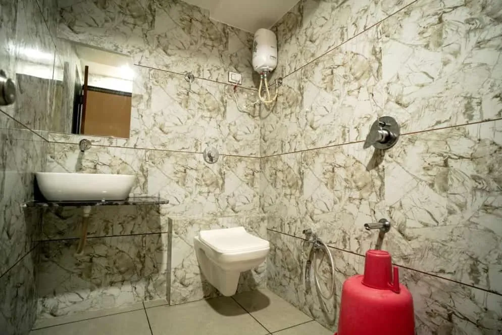 Shower in Hotel Mahaveer